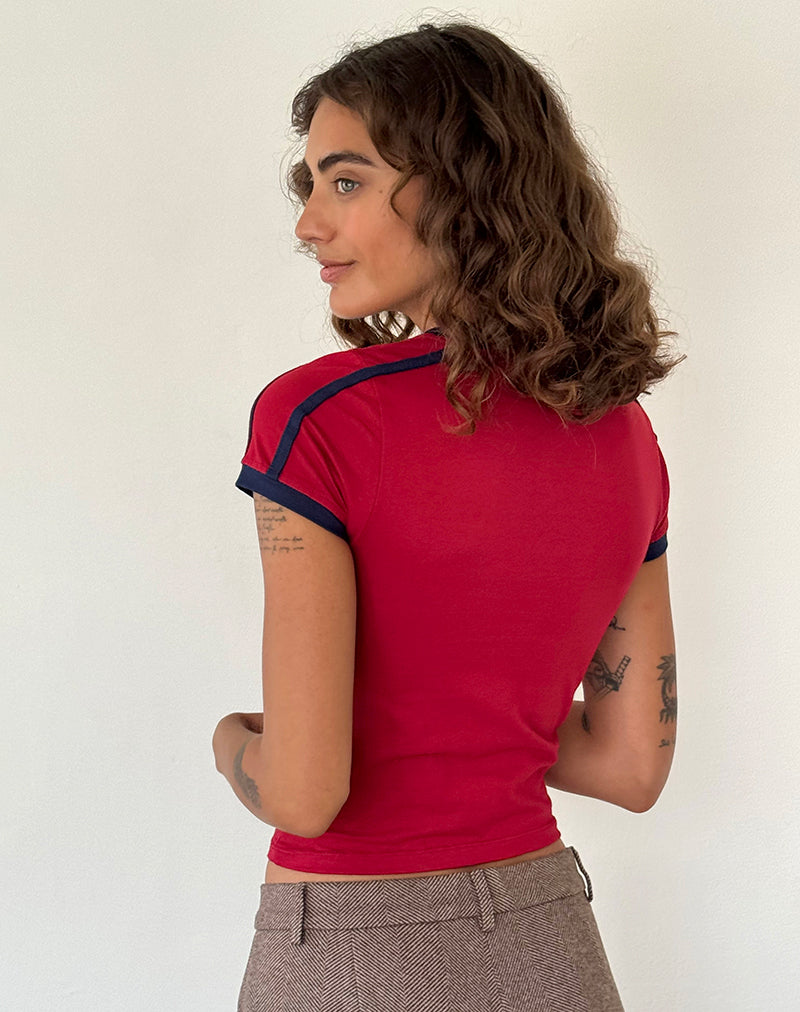 Image of Izolde Baby Tee in Adrenalin Rot mit marineblauem Einband und M-Stickerei