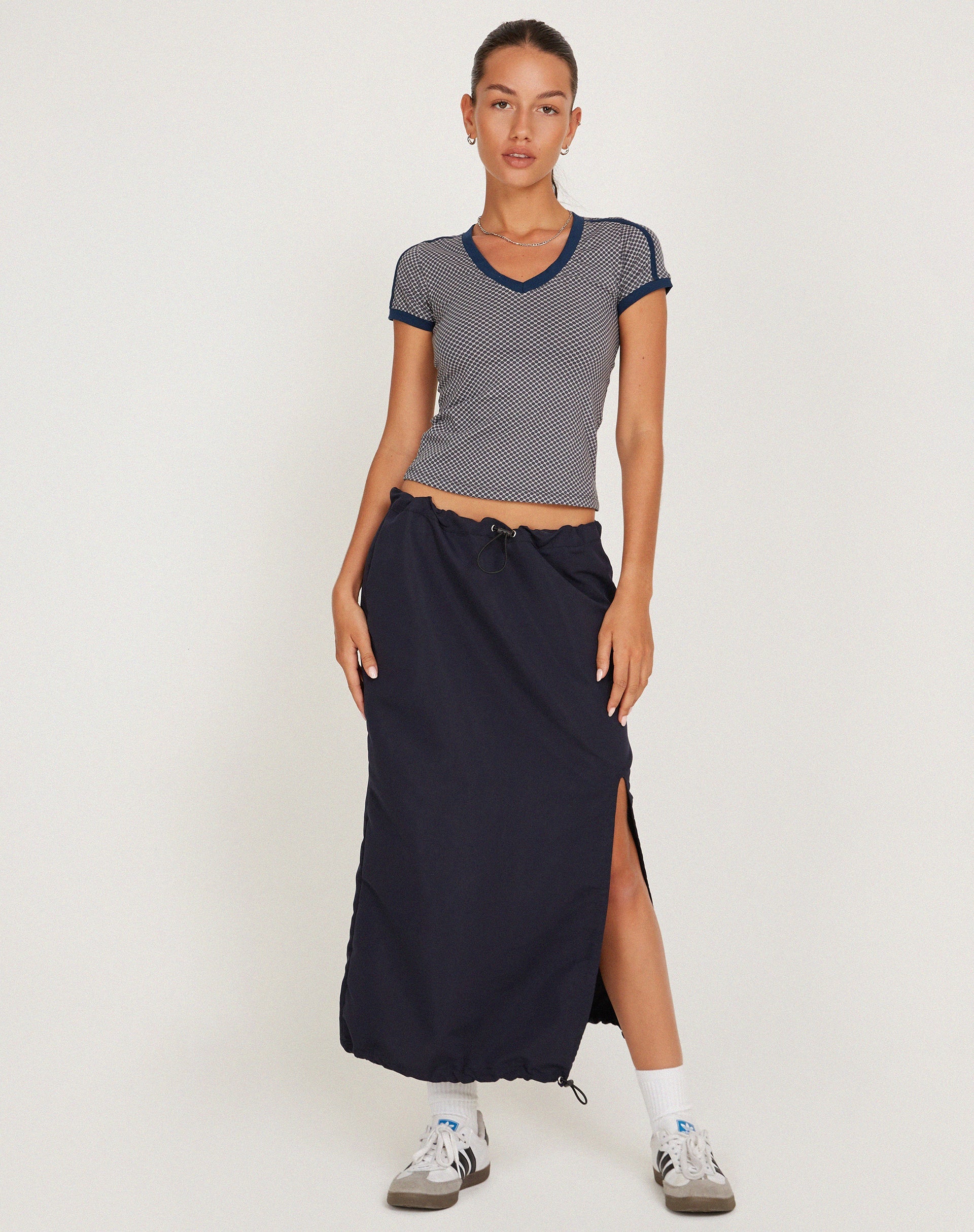 Izolde Tee in Grau-Marine Sportlicher Micro Spot
