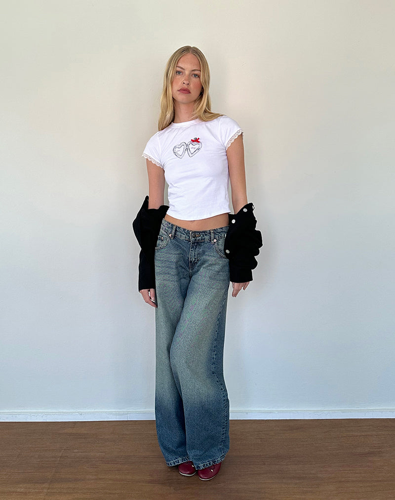Bild von Izzy Tee mit Me Always Motiv in Weiß mit Schleife