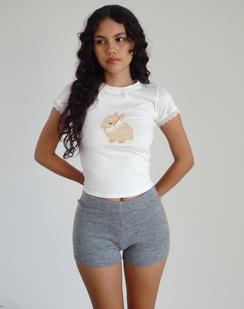 Izzy Baby Tee in Off White mit Kaninchenaufdruck