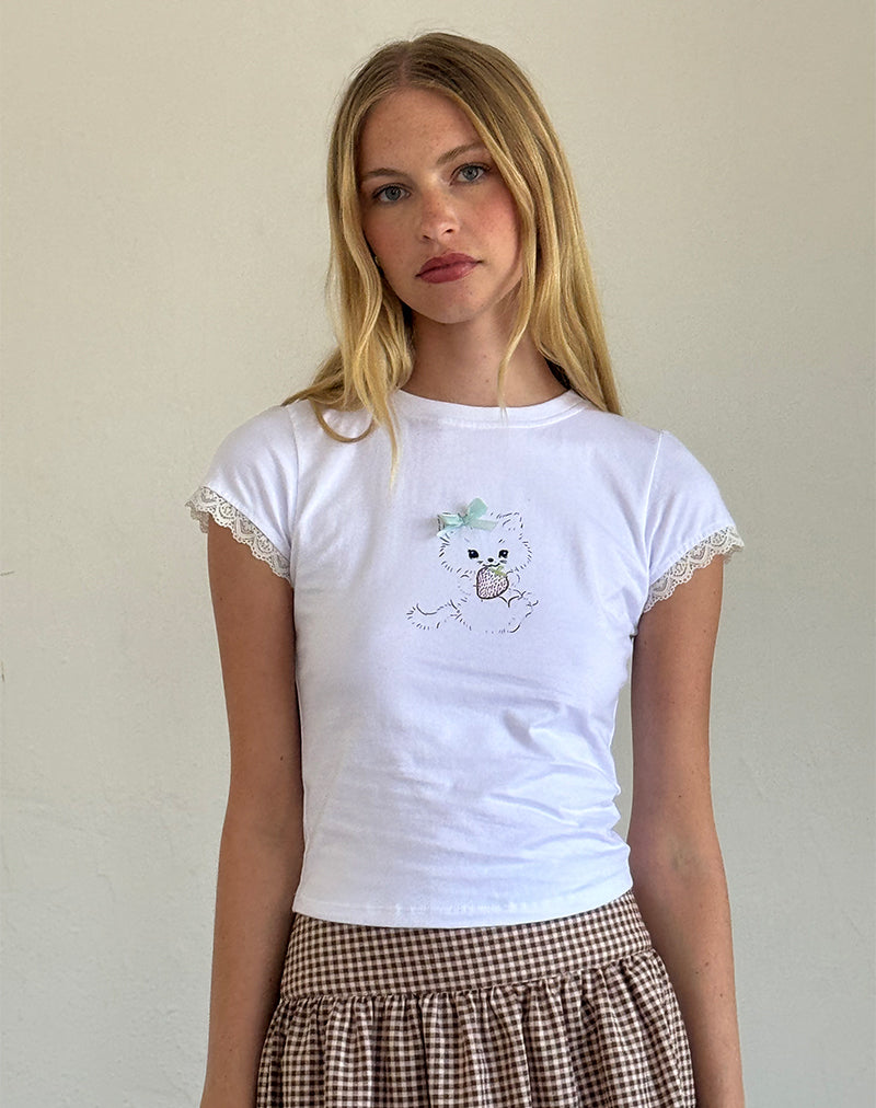Bild von Izzy Tee in Weiß mit Erdbeer-Katzen-Aufdruck