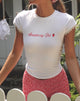 Bild von Izzy Top in Weiß Strawberry Girl Script