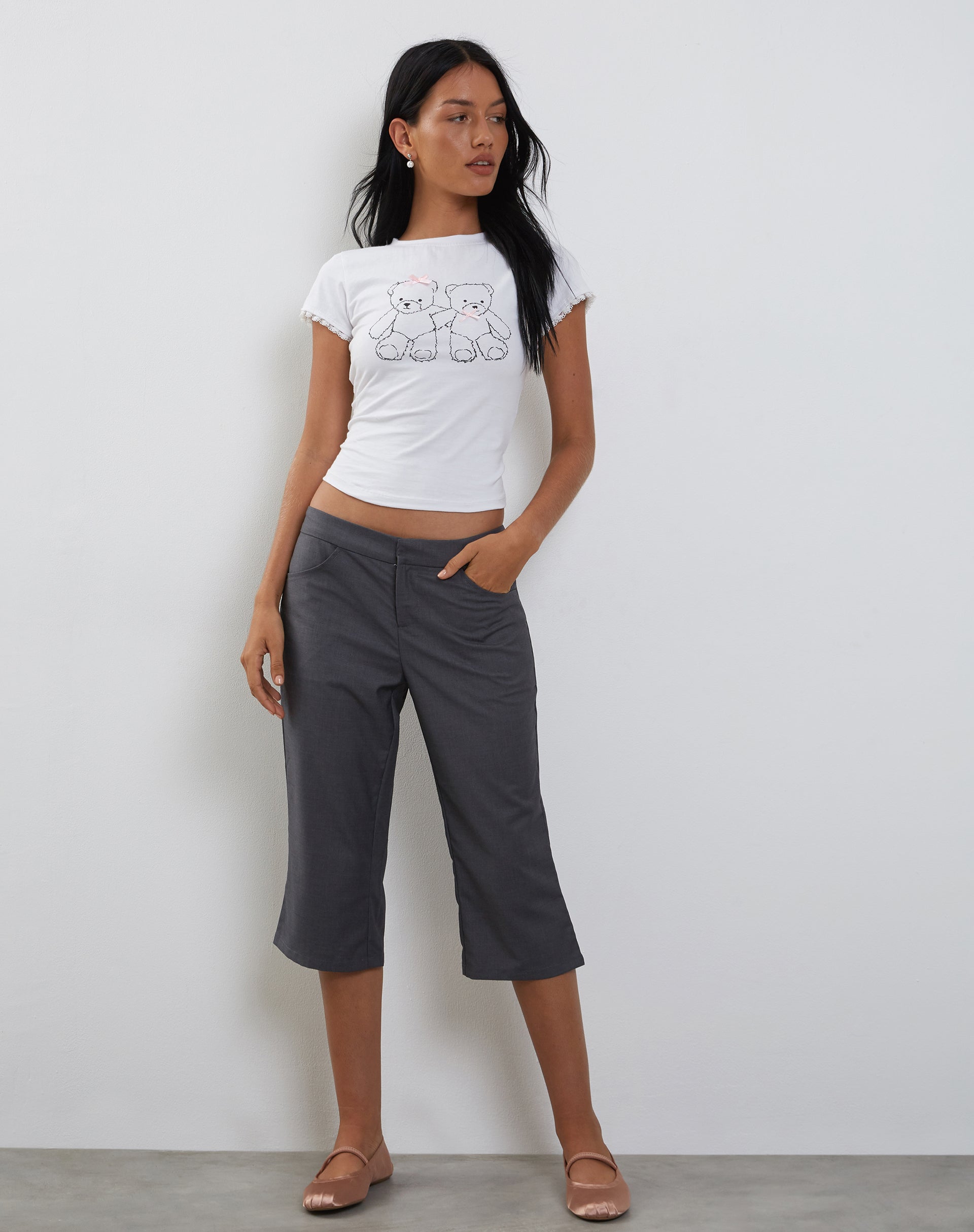 Bild von Izzy Lace Trim Tee in Weiß mit Teddy-Motiv