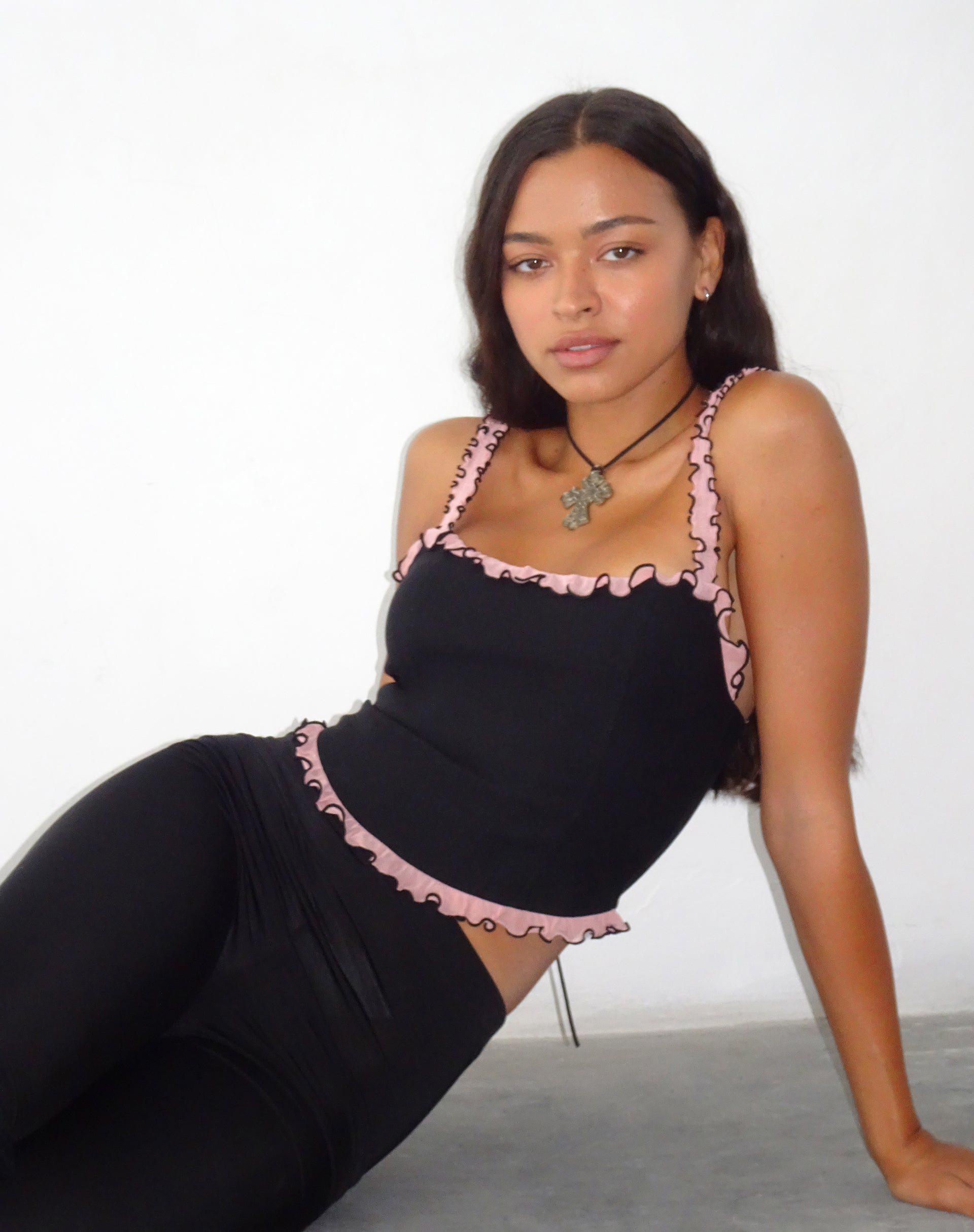 Image of Idalia Korsett-Top in Schwarz mit rosa Mesh-Rüsche