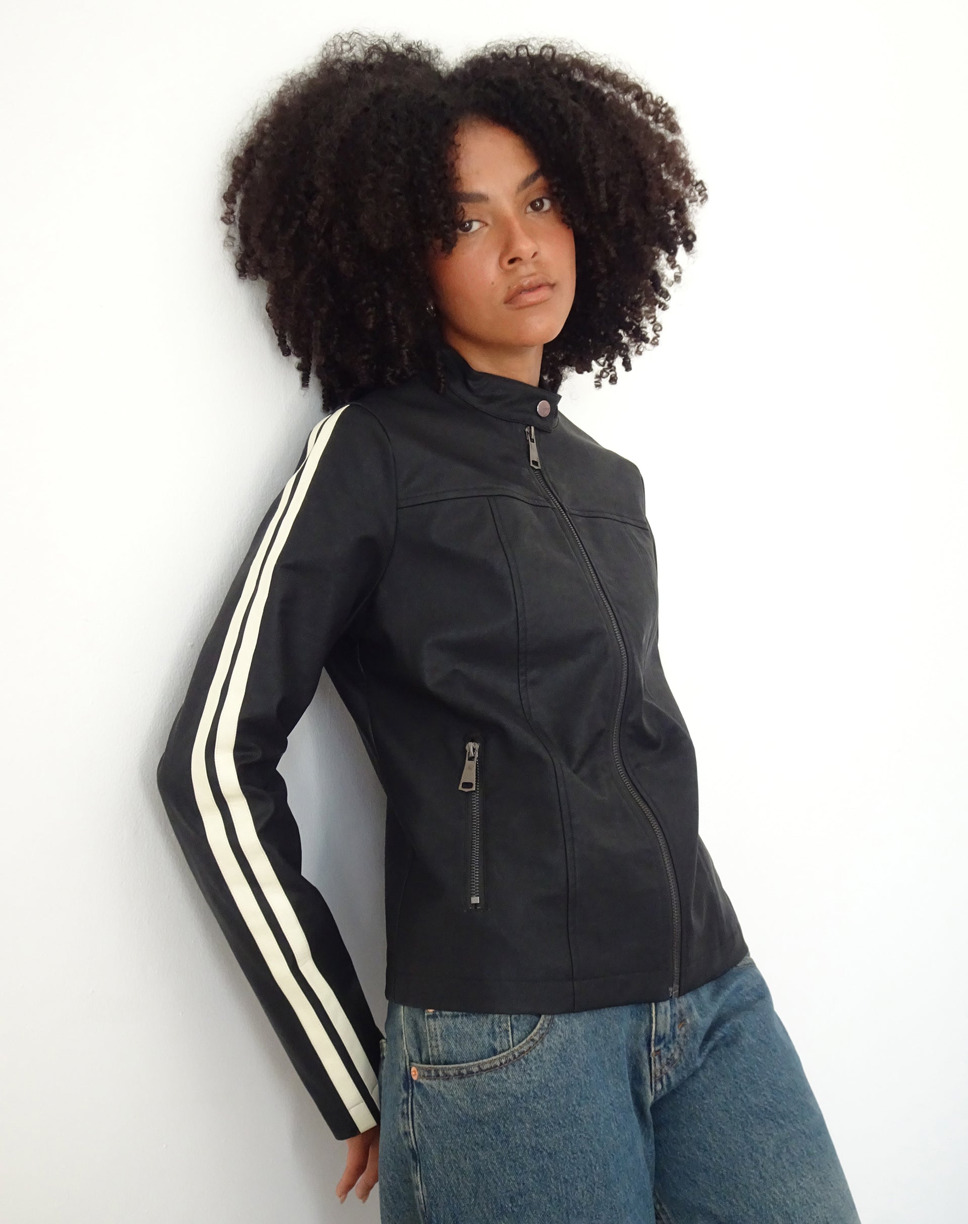 Bild von Jacquie Zip Up Biker Jacke in PU Schwarz