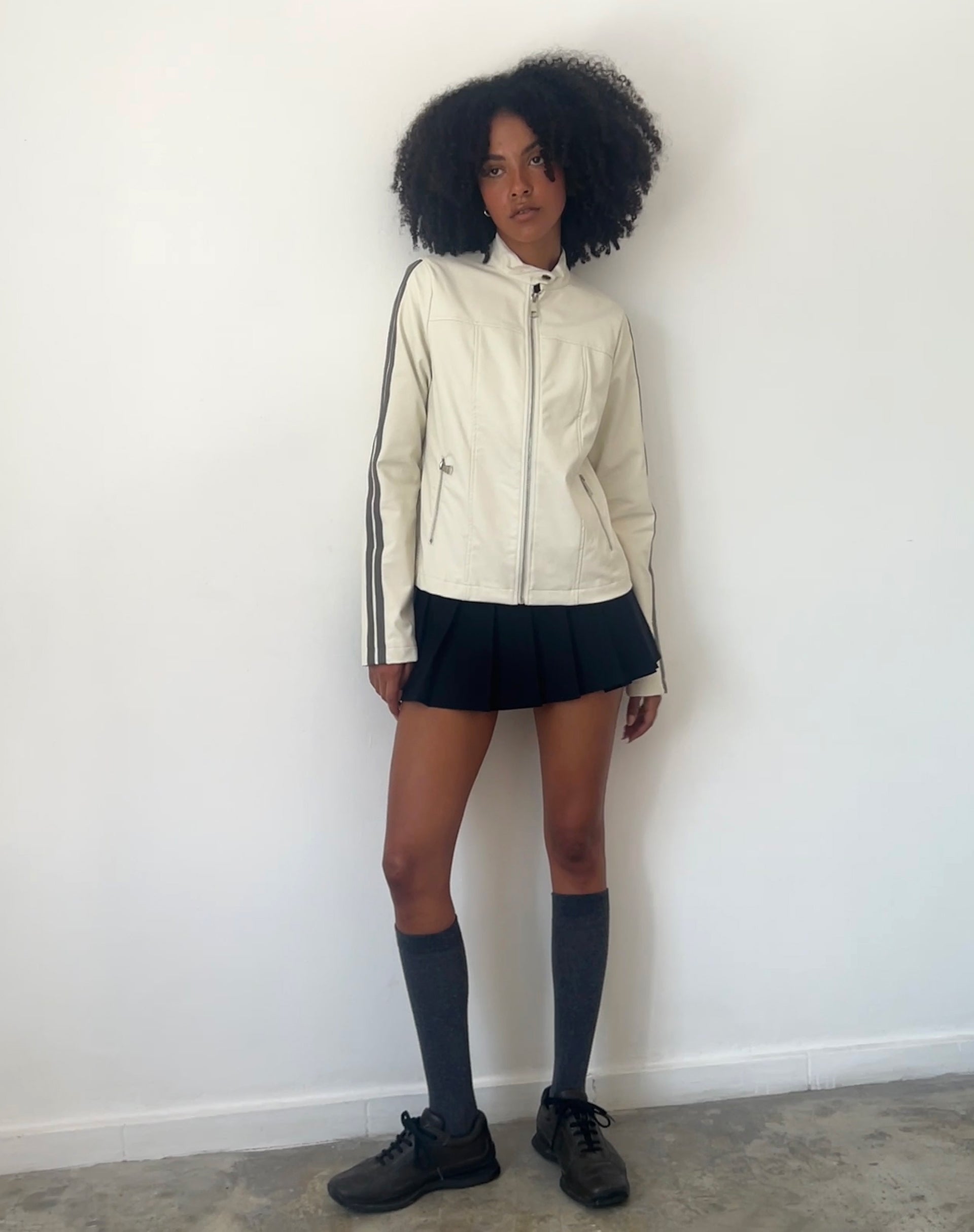 Image of Jacquie Zip Up Jacke in PU Creme mit braunen Streifen