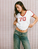 Abbildung: Janan Top in Off White mit rotem Adrenalin-Band