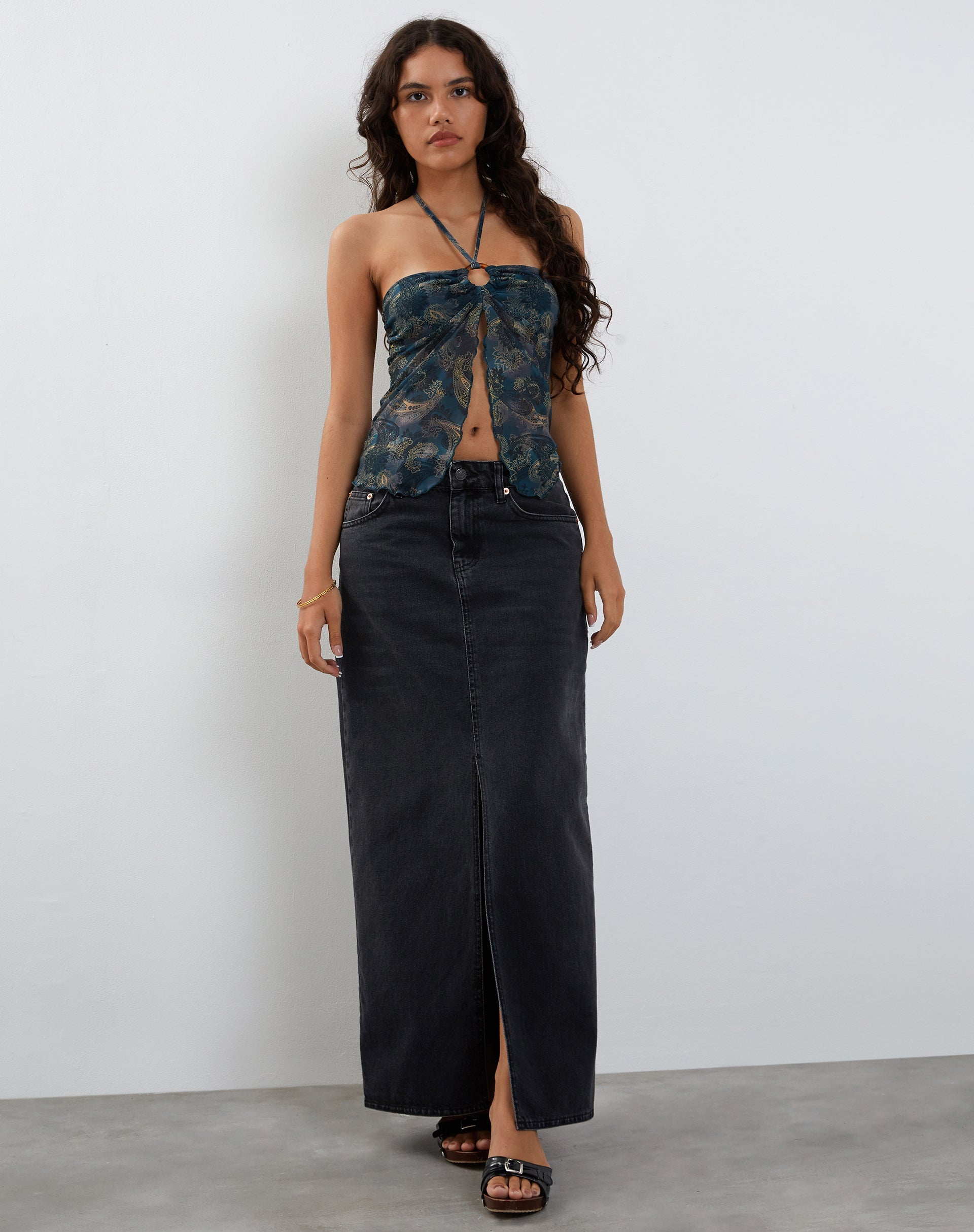 Bild von Janar Neckholder-Top in tonalem Pasiley-Blau