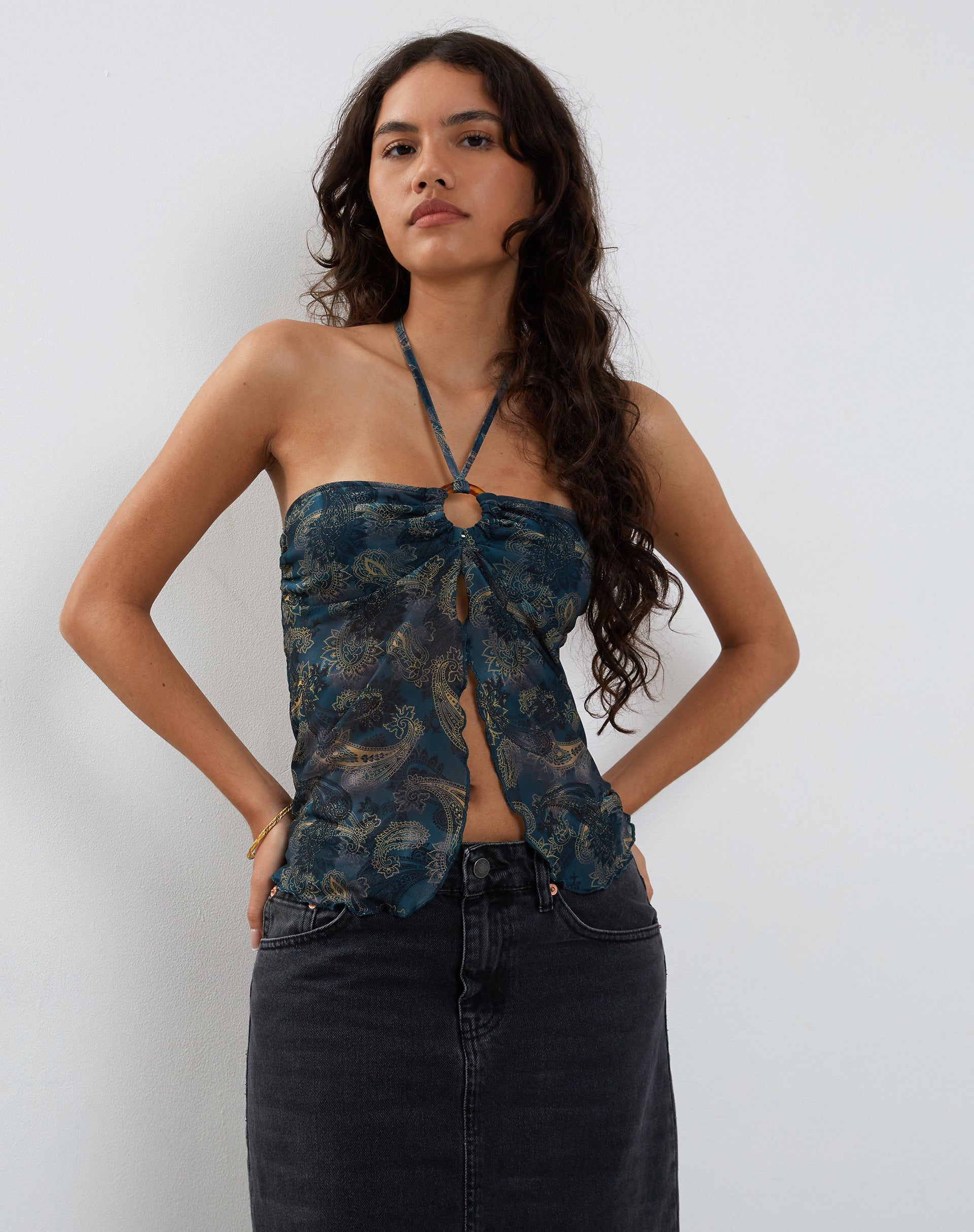 Bild von Janar Neckholder-Top in tonalem Pasiley-Blau