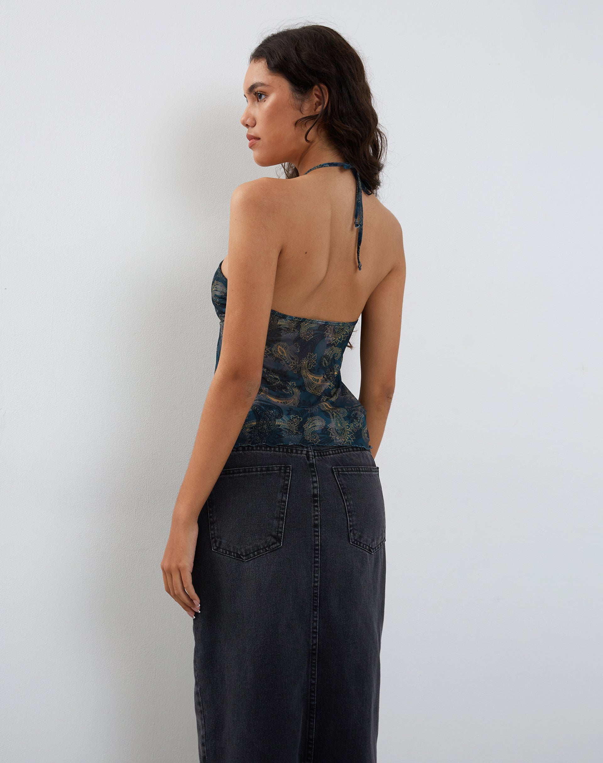 Bild von Janar Neckholder-Top in tonalem Pasiley-Blau