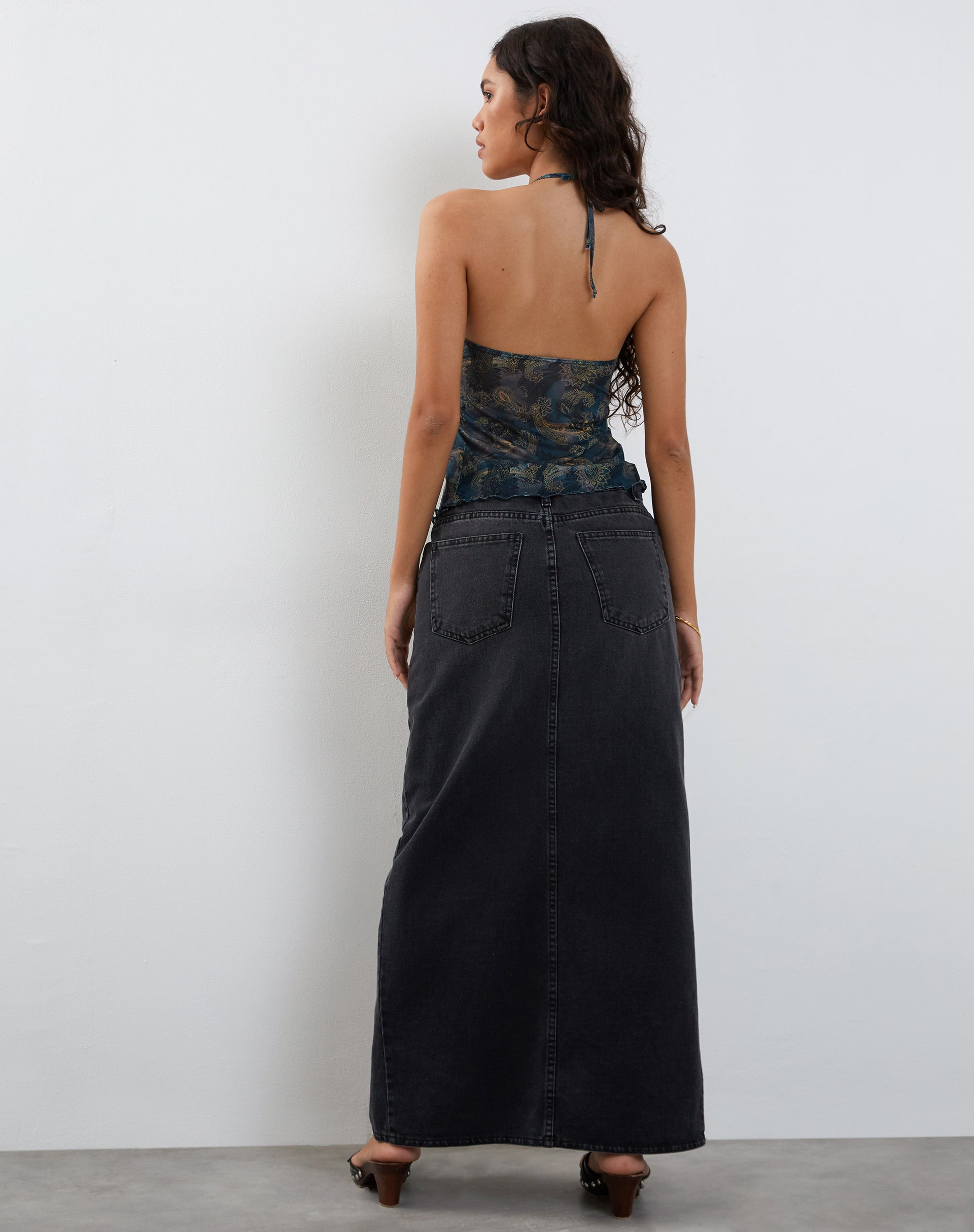 Bild von Janar Neckholder-Top in tonalem Pasiley-Blau