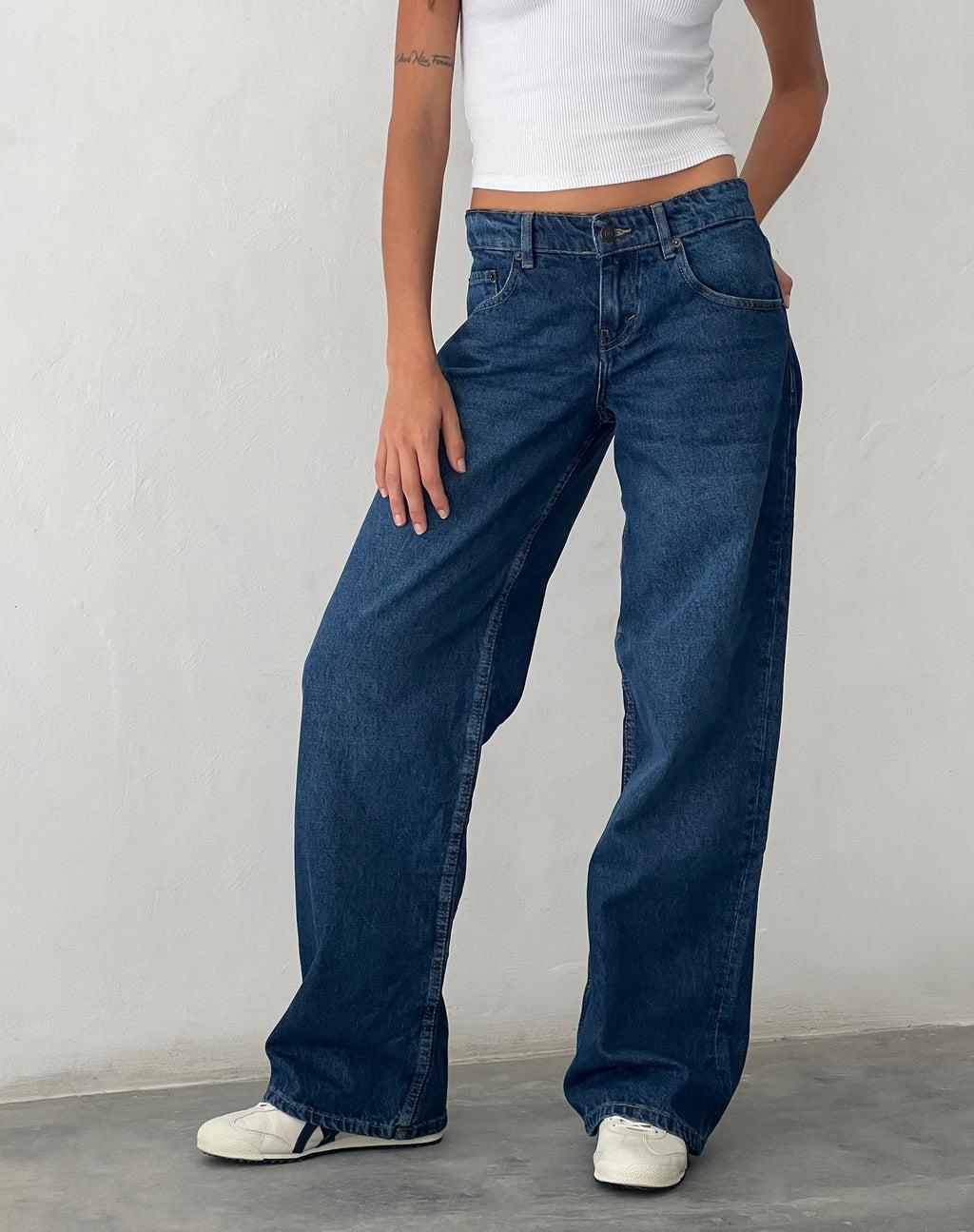 Low Rise Parallel Jeans in Mittelblau Gebraucht