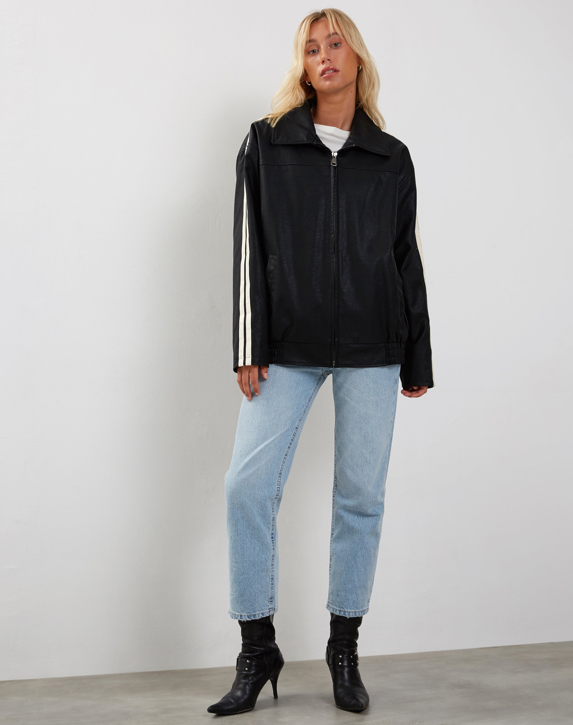 Image of Javana Zip Up Jacke in PU Schwarz mit Beige Streifen