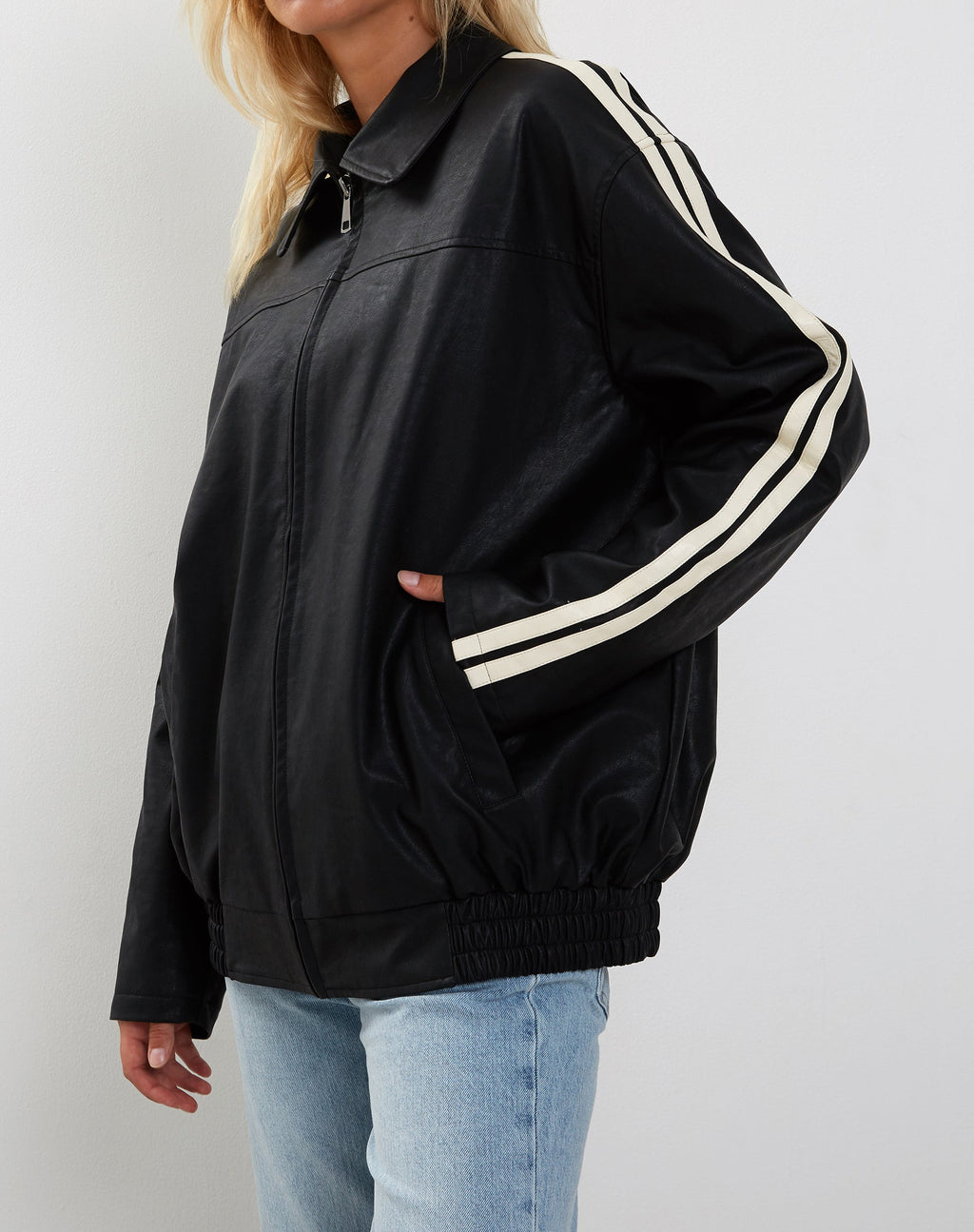Javana Zip Up Jacke in PU Schwarz mit Beige Streifen