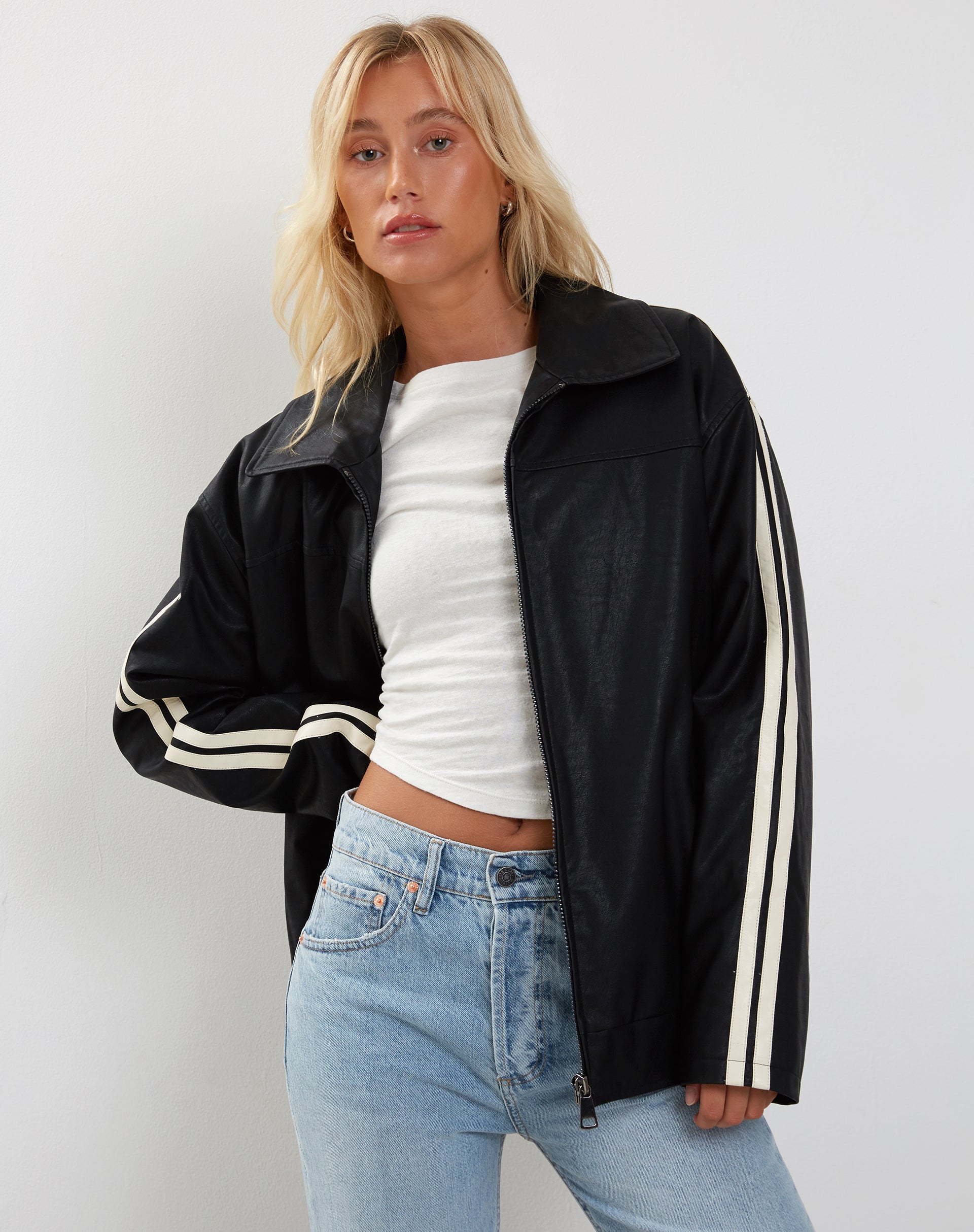 Image of Javana Zip Up Jacke in PU Schwarz mit Beige Streifen