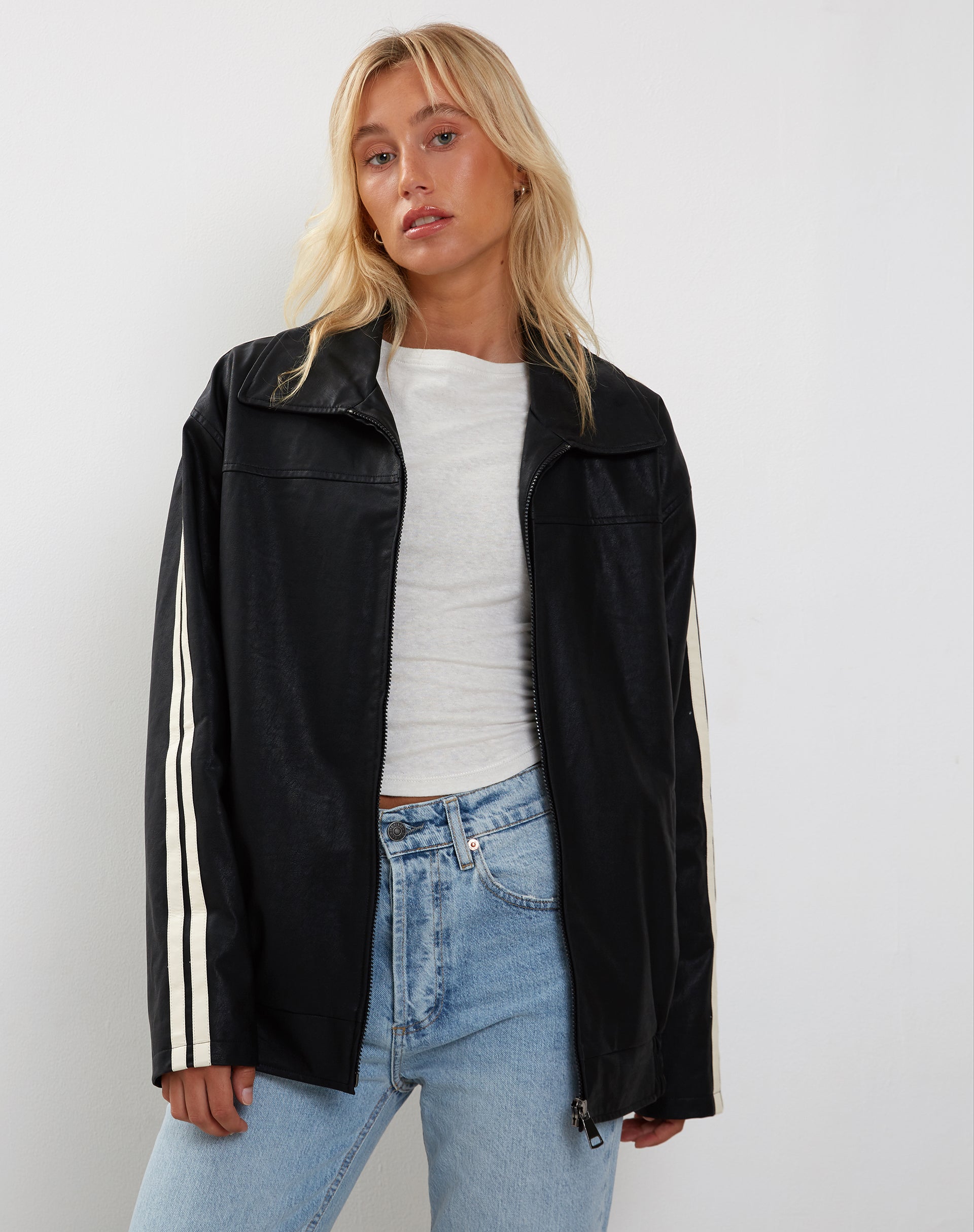 Image of Javana Zip Up Jacke in PU Schwarz mit Beige Streifen