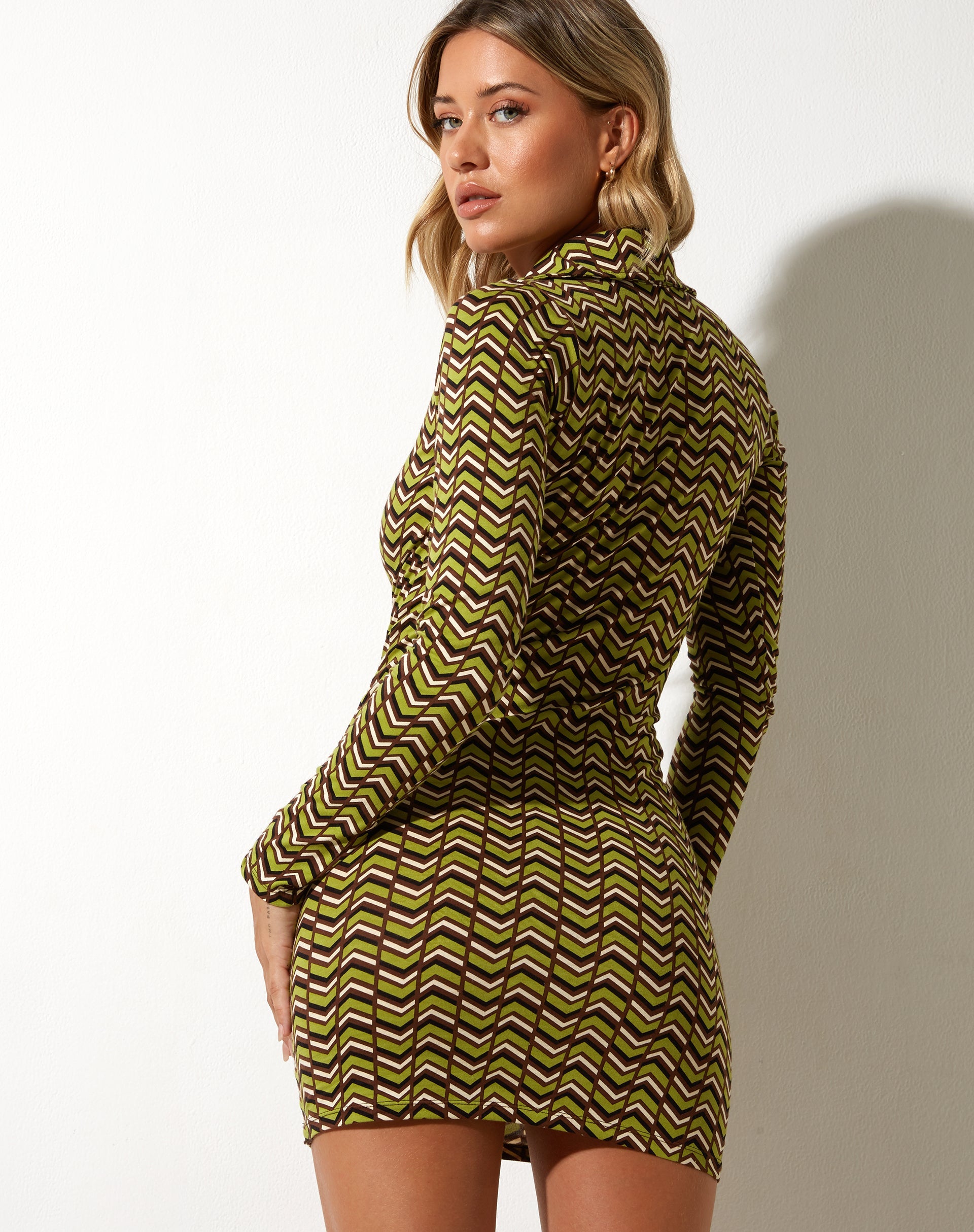 Bild von Javiera Minikleid in Chevron Grün