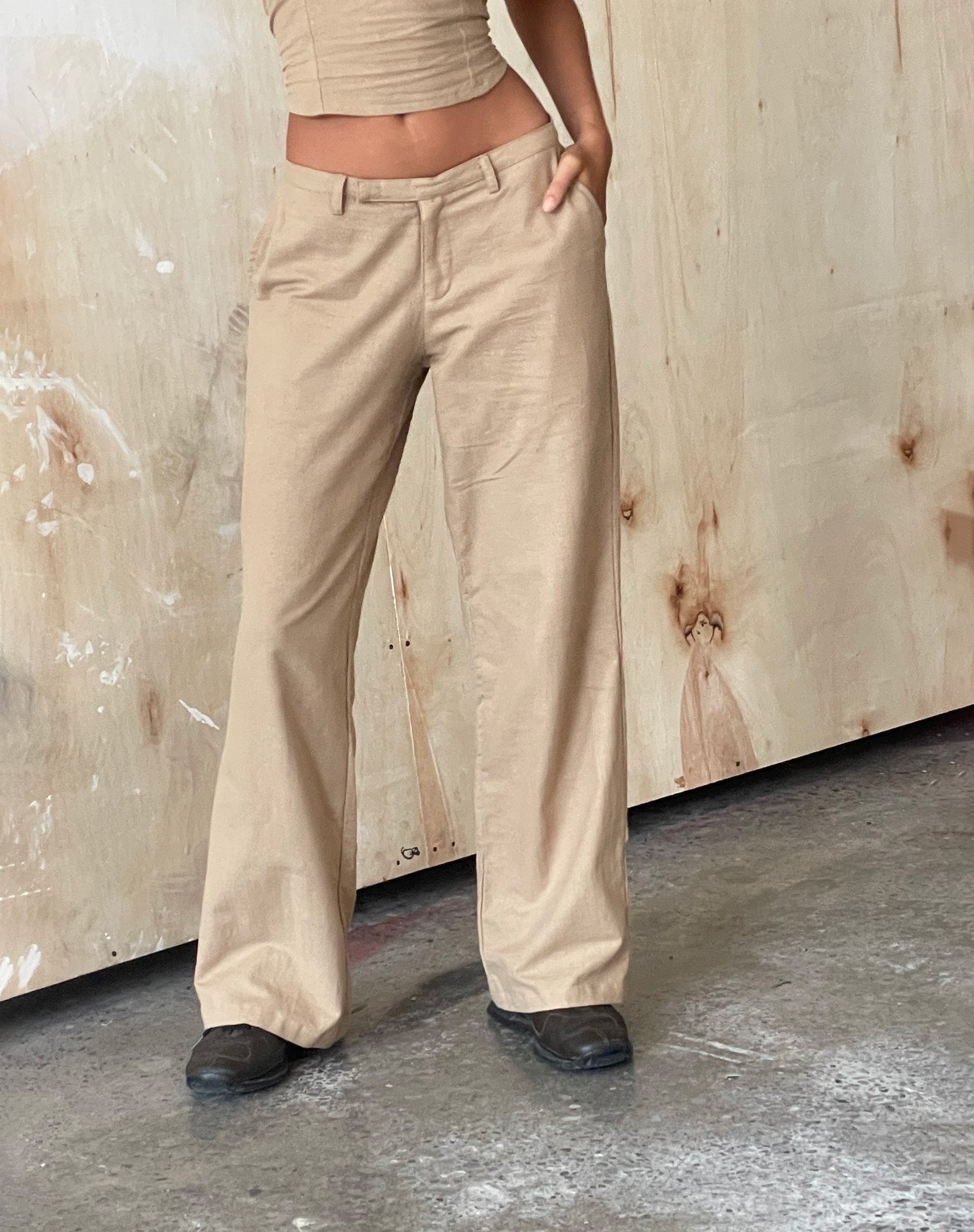 Abbildung der MOTEL X JACQUIE Jawi-Hose in Light Taupe