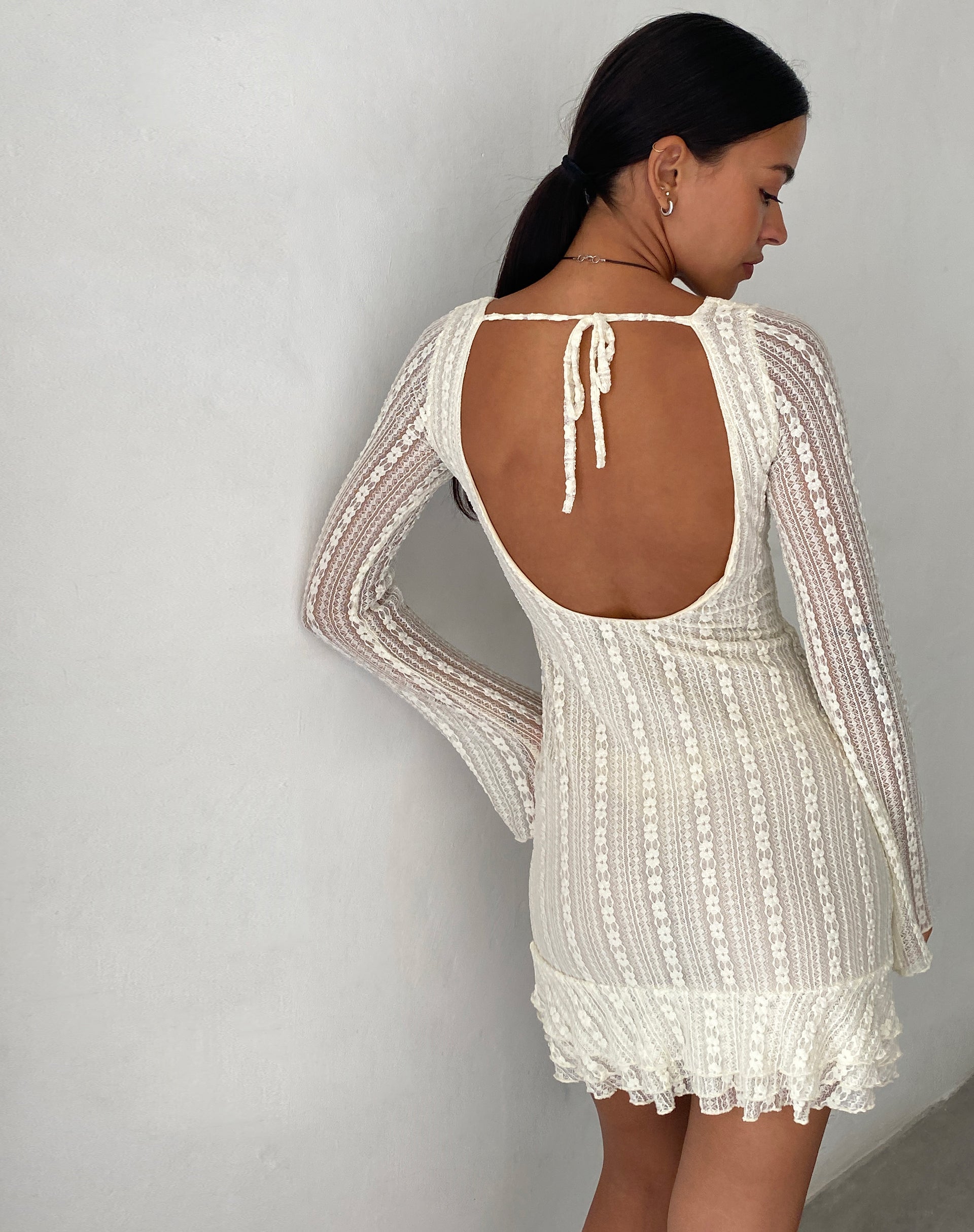 Image of Jeilani Minikleid mit offenem Rücken und Spitze in Creme