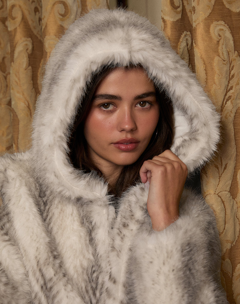 Jemi Jacke aus Kunstfell mit Kapuze in Creme