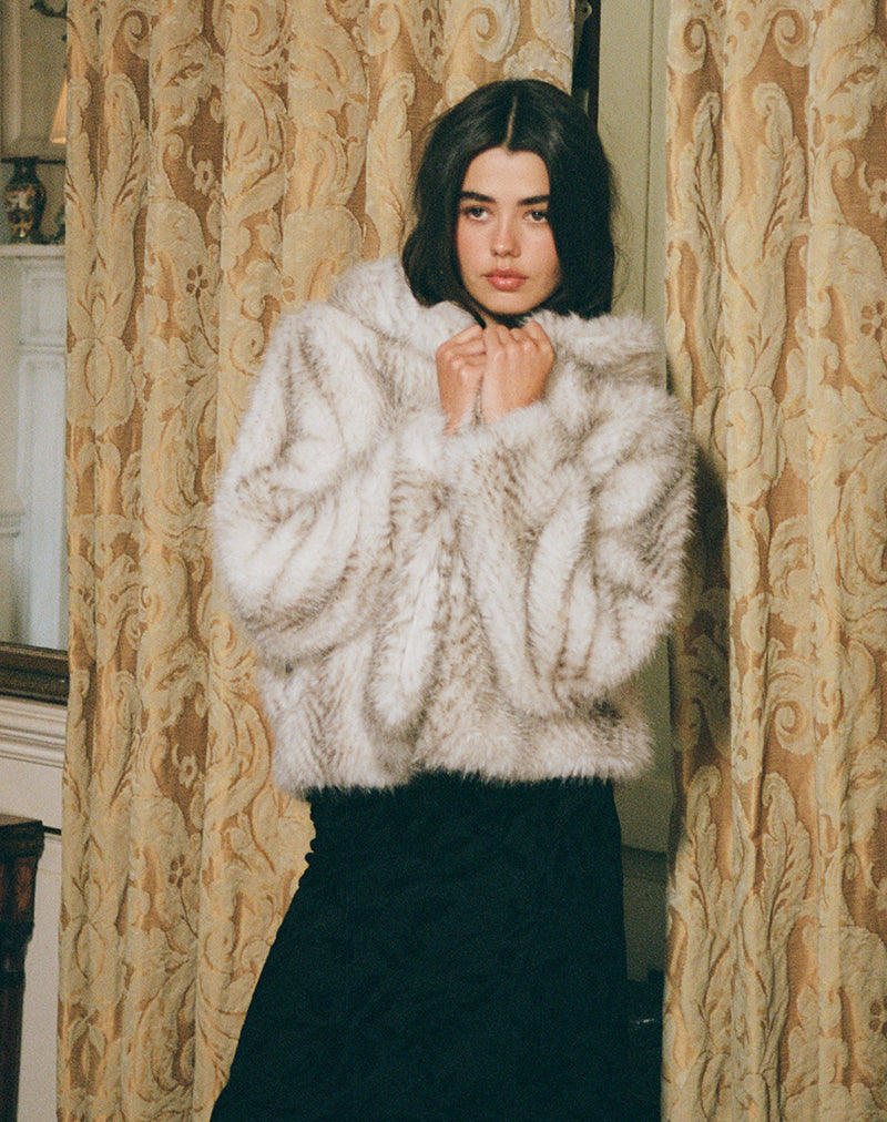 Image of Jemi Kunstfelljacke mit Kapuze in Creme