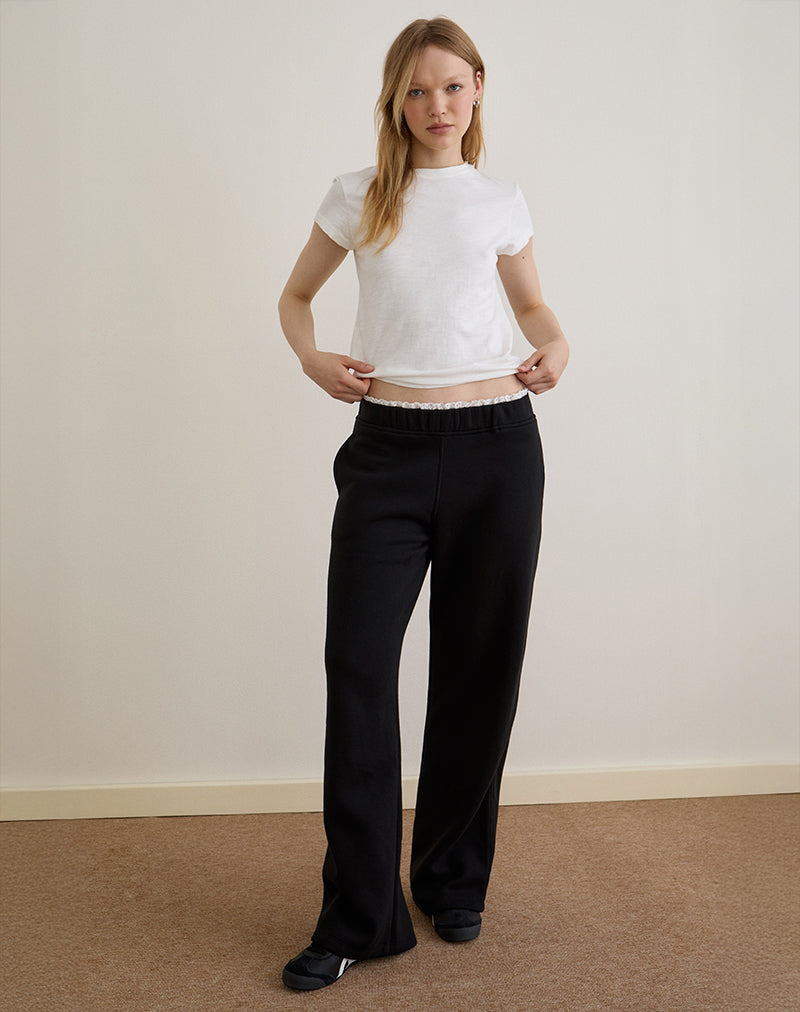 Jenita Loose Jogger in Schwarz mit weißem Picot-Besatz