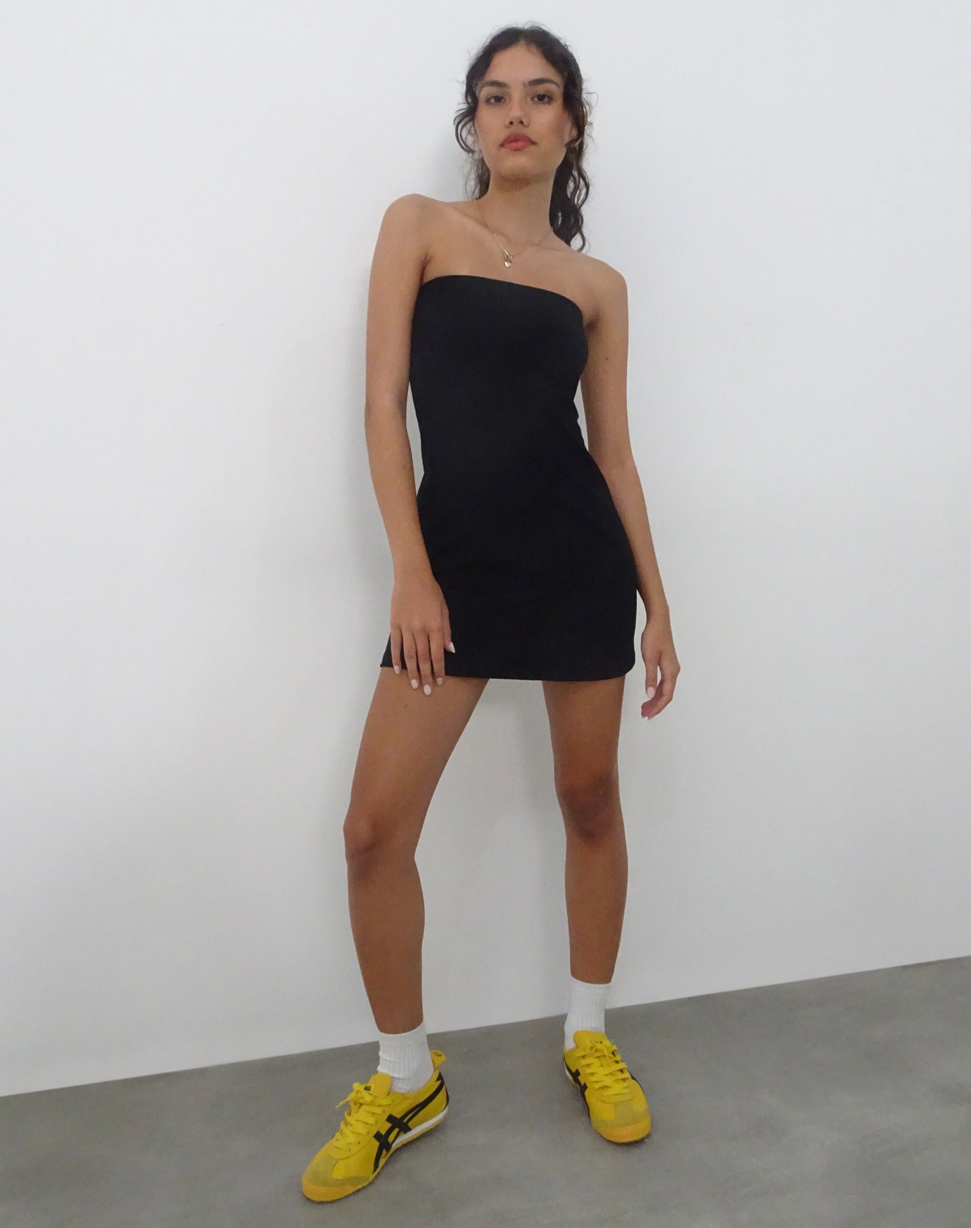 Image von Jeriah Bandeau-Minikleid in Schwarz