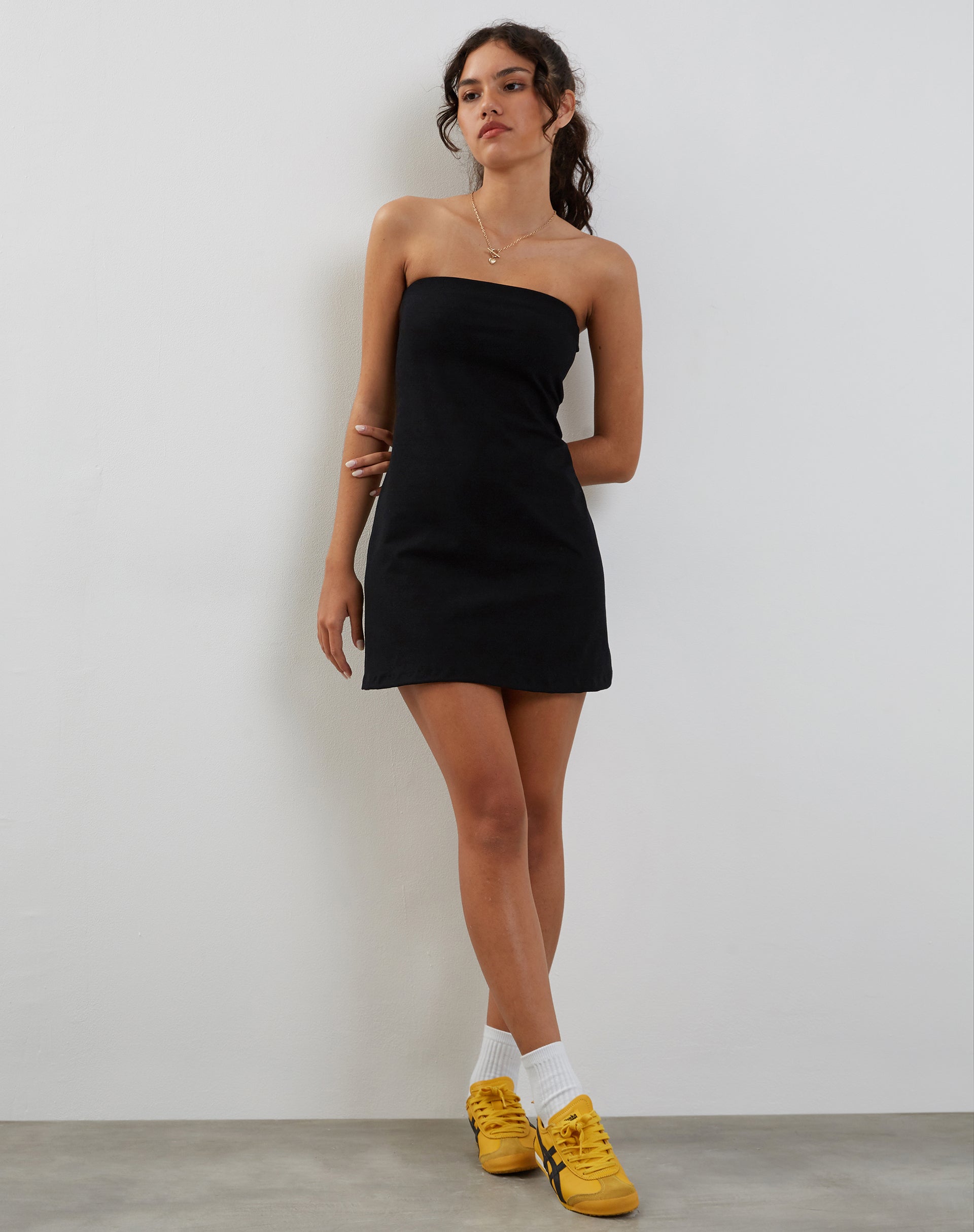 Image von Jeriah Bandeau-Minikleid in Schwarz