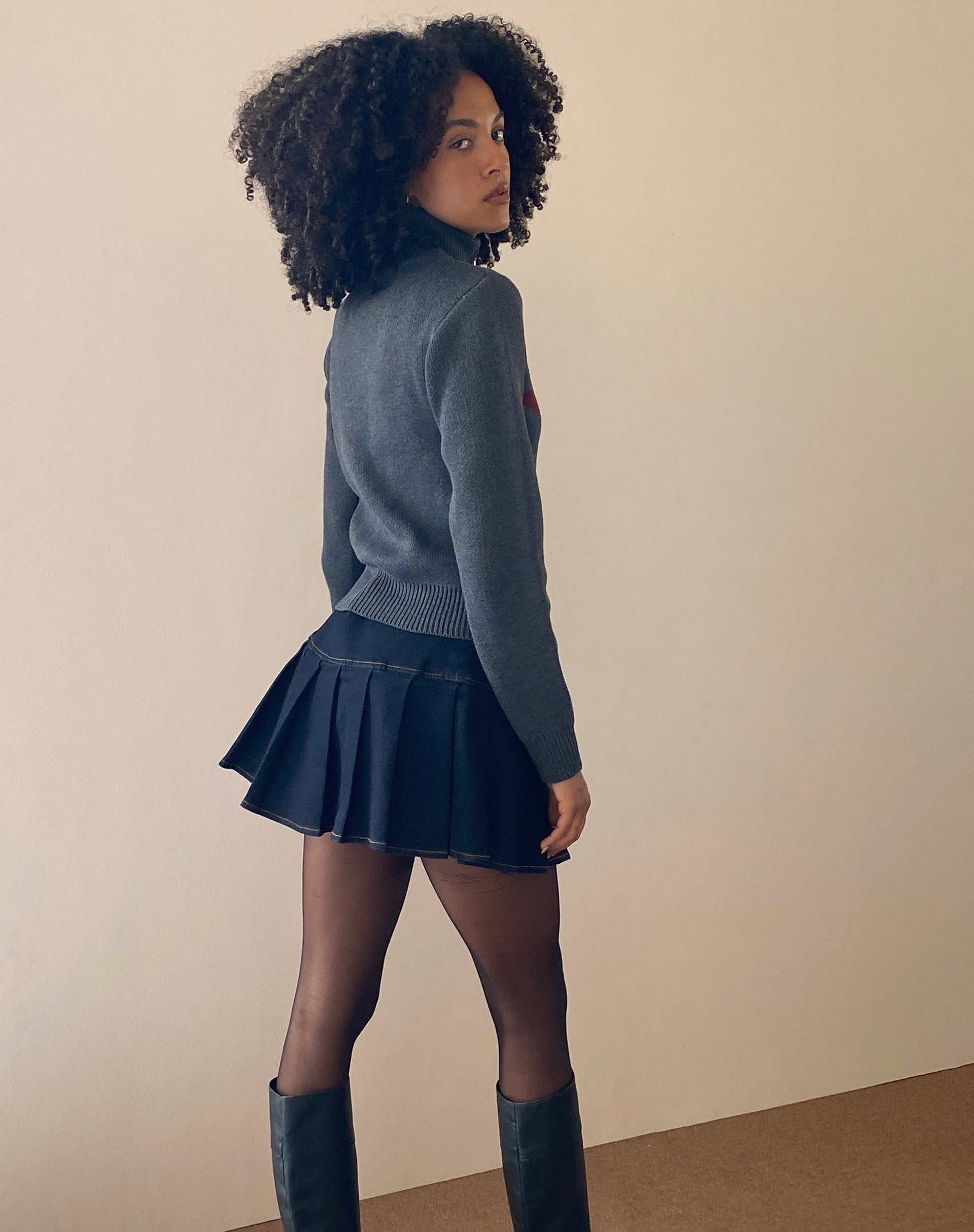Image of Jimena Zip Through Cardigan in Grau mit burgunderfarbenem Sternmotiv