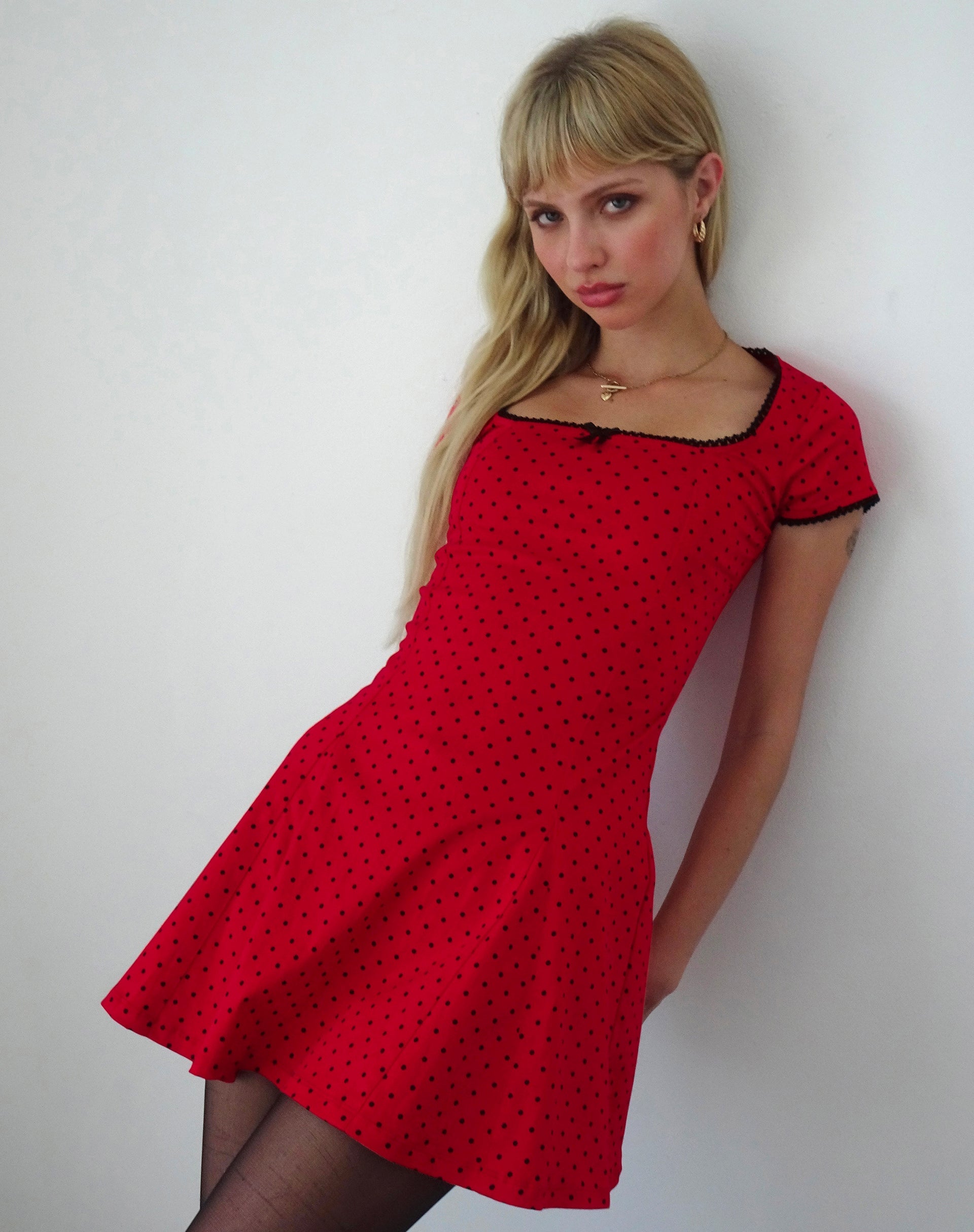 Image of Jinae Minikleid mit Faltenwurf aus rotem Polka-Satin