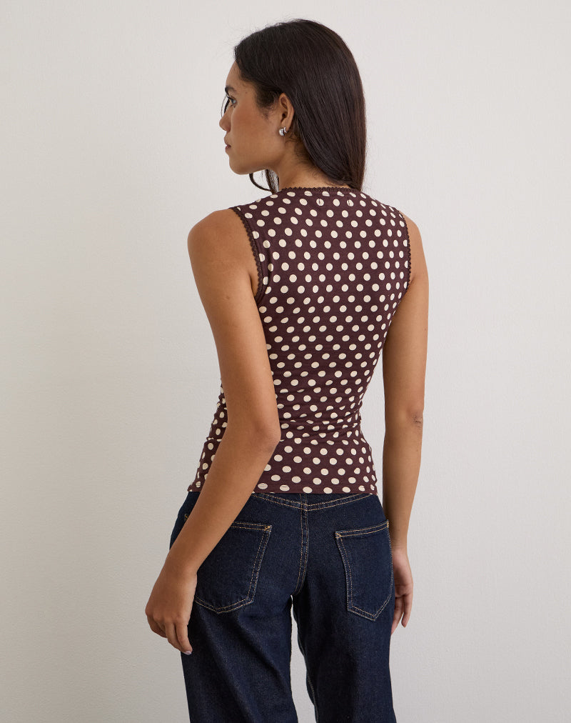 Image of Jinalo Sweetheart Top in Braun mit kleinen cremefarbenen Polka-Prints
