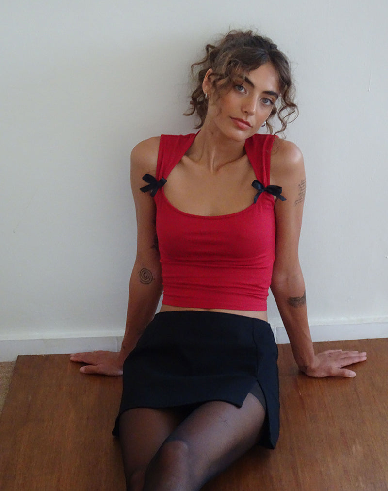 Image of Jiniso Crop Top in Adrenalinrot mit schwarzen Schleifen