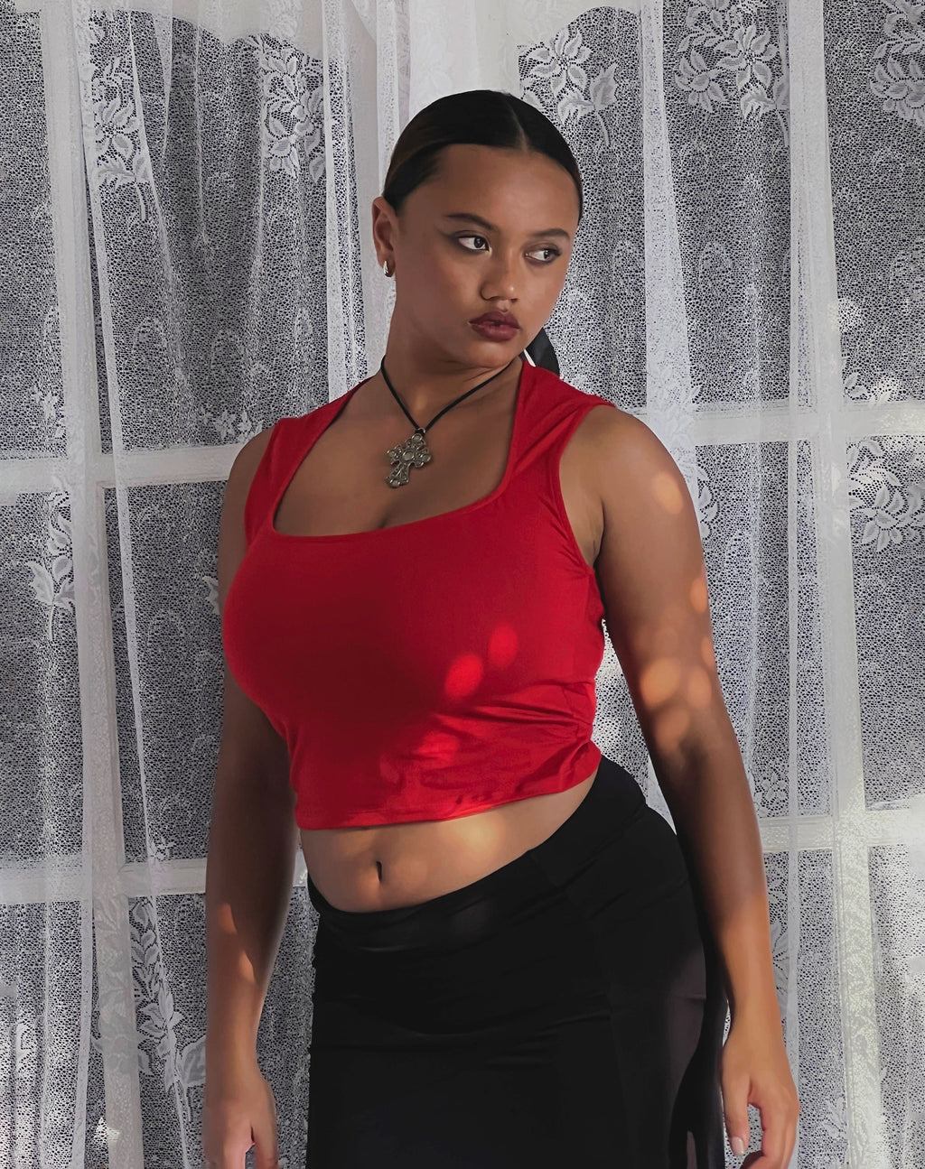 Jinsu Crop Top in Adrenalin Rot