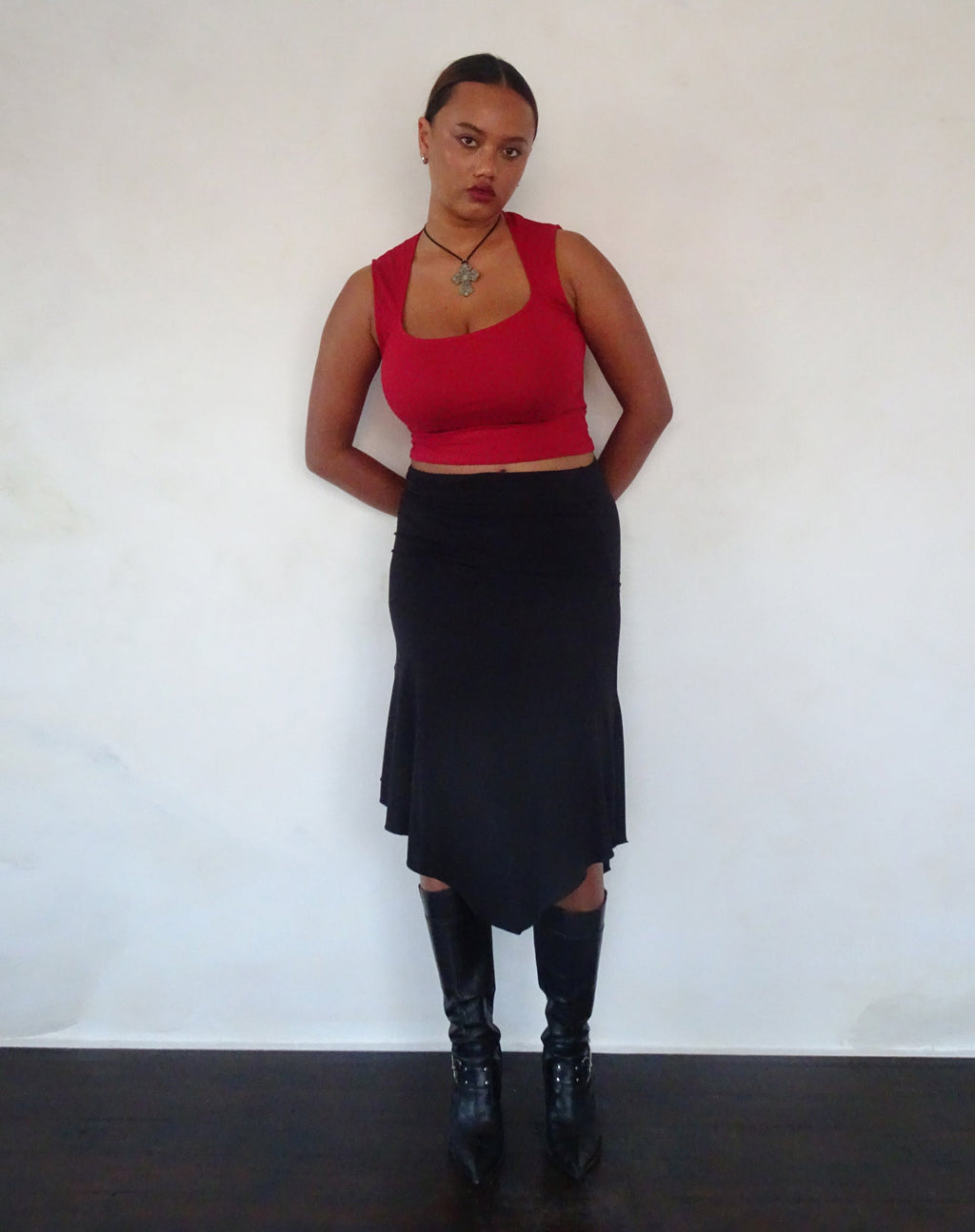 Jinsu Crop Top in Adrenalin Rot