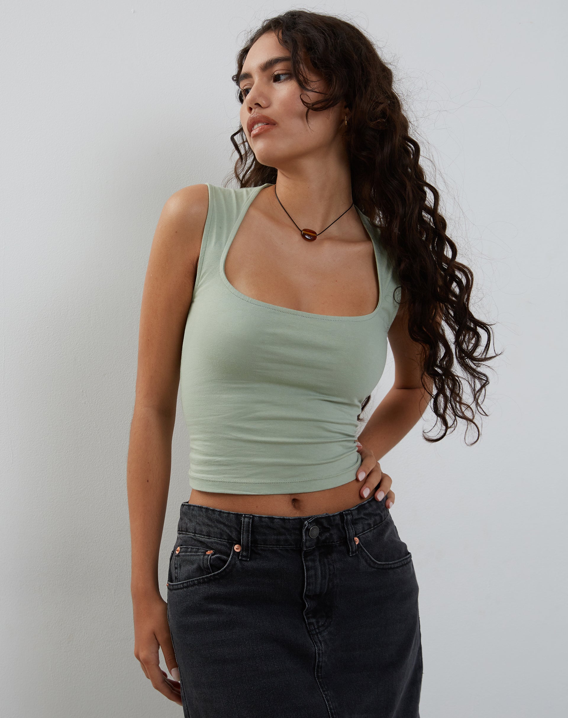 Bild von Jinsu Crop Top in Wüstensalbei