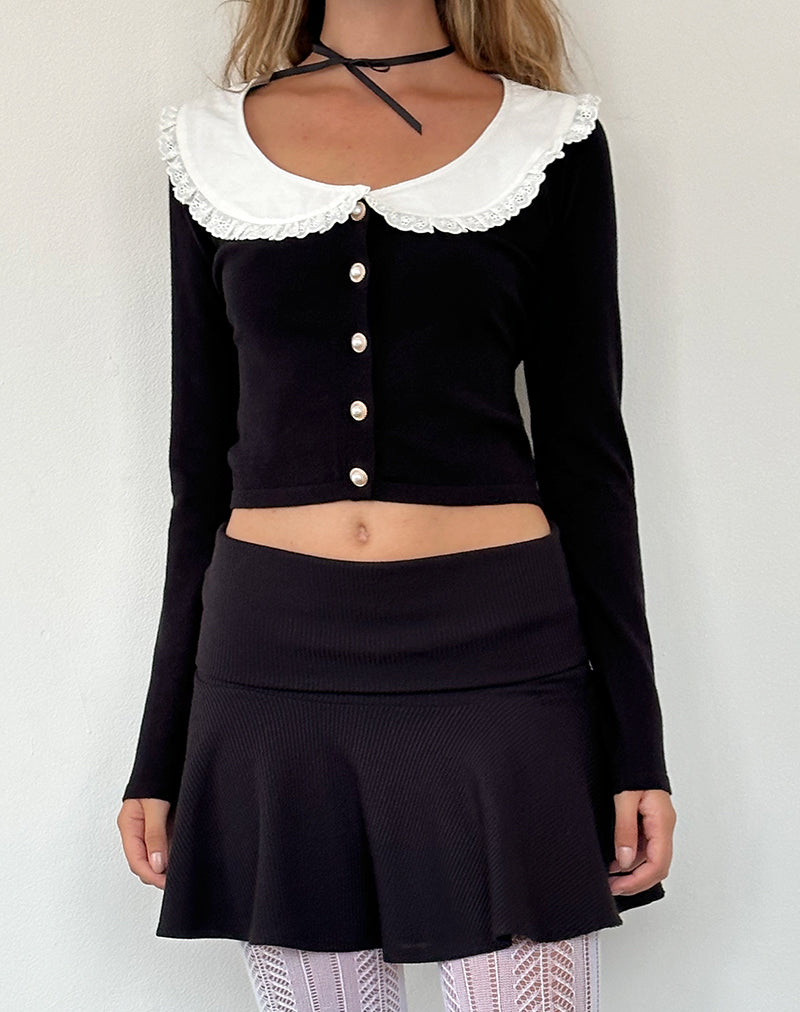 Jodine Strickcardigan in Schwarz mit weißer Rüsche