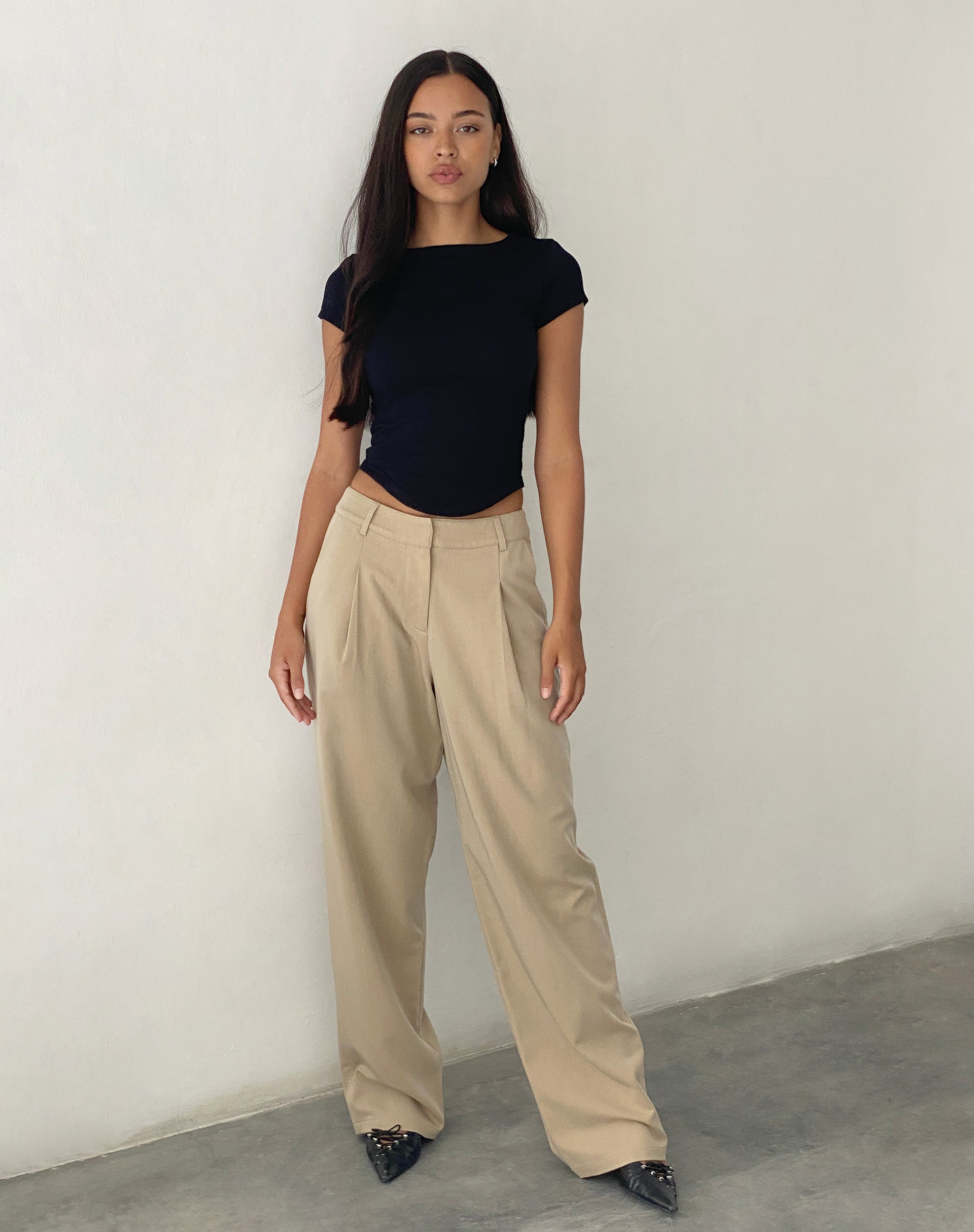 Bild der Sakaria Hose mit weitem Bein in Tailoring Stone