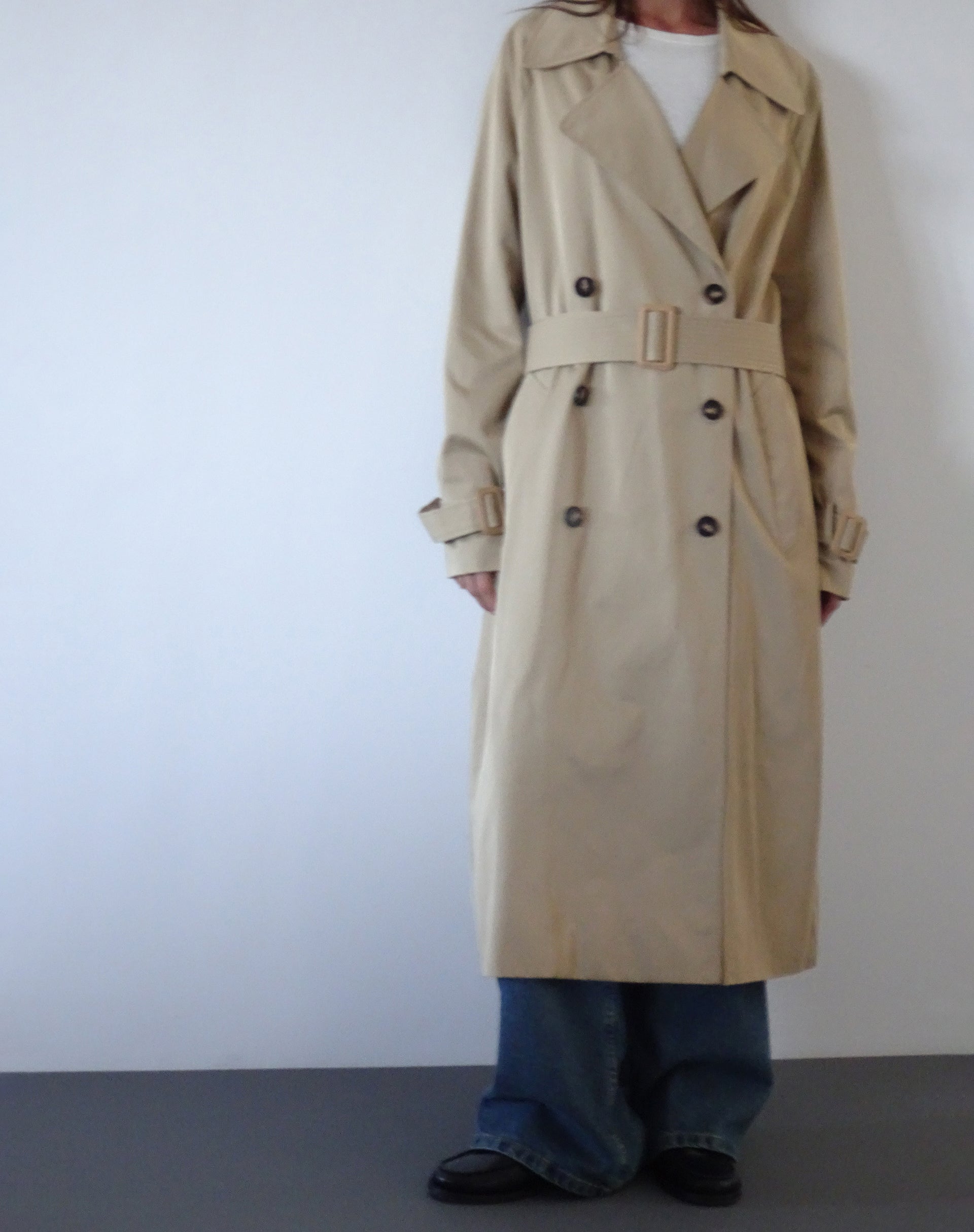 Image of Orcati Zweireihiger Trenchcoat in Tan