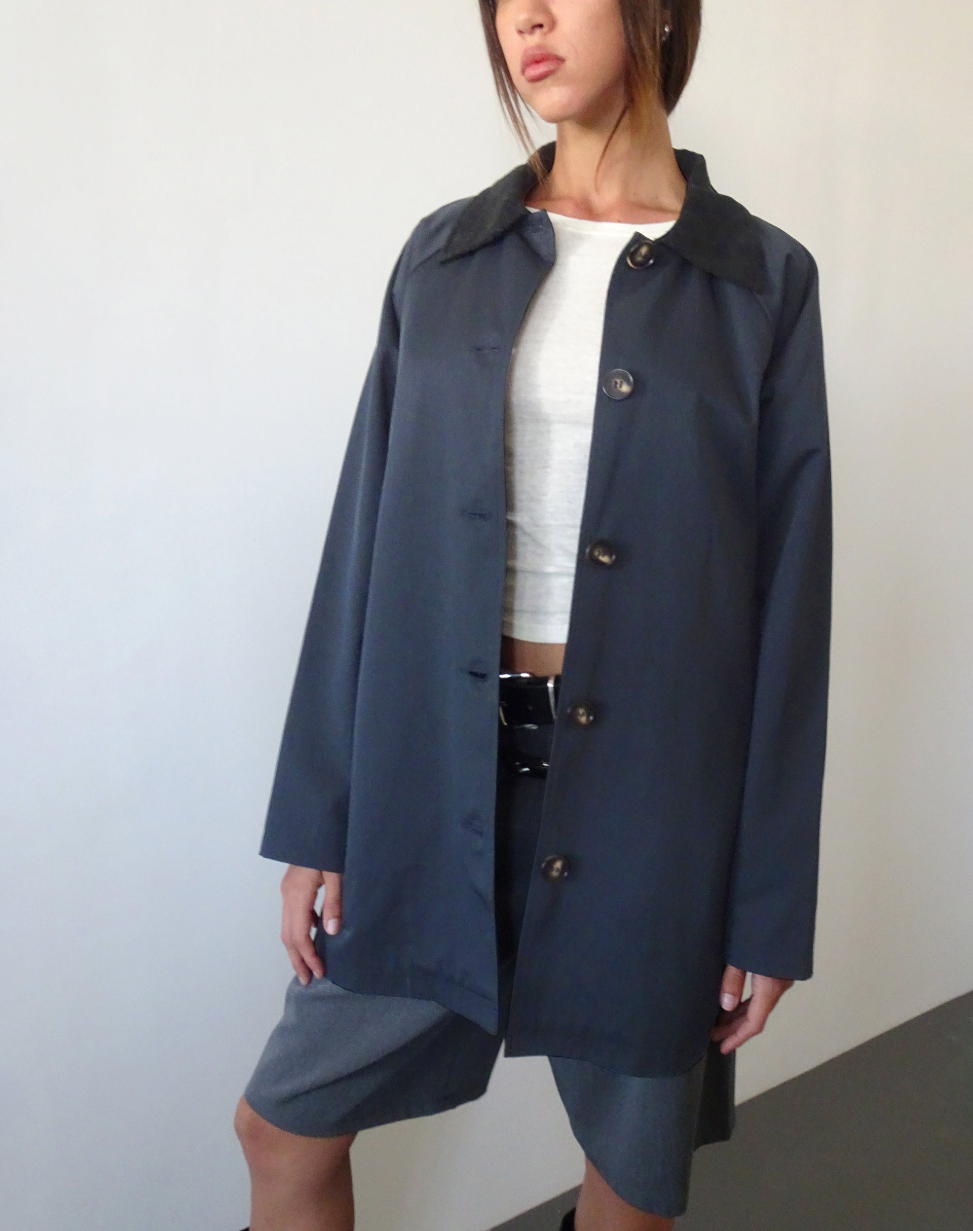 Image of Izora Kurzer Trenchcoat in Marineblau