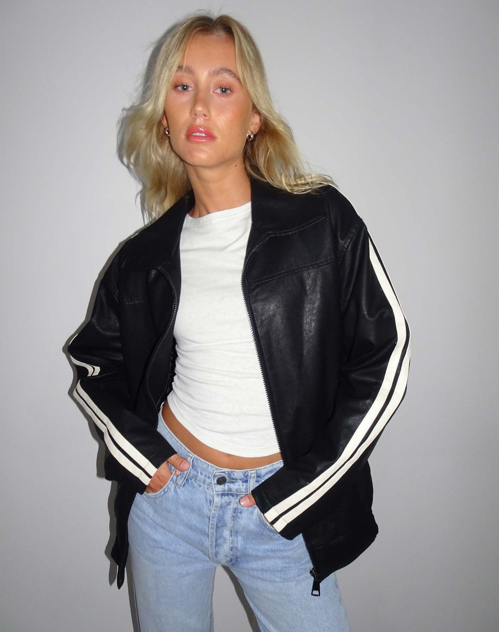 Javana Zip Up Jacke in PU Schwarz mit Beige Streifen