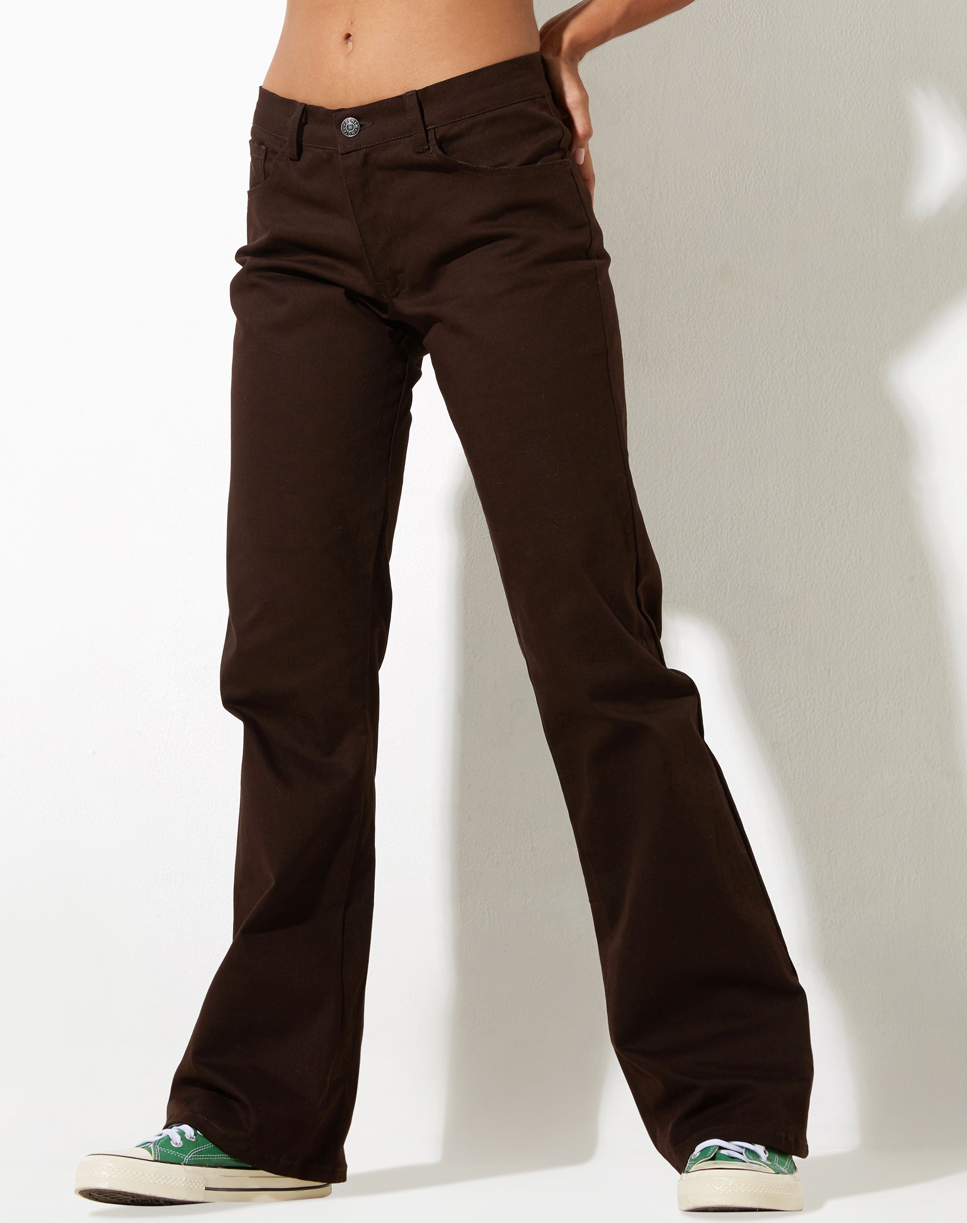 Abbildung der Jopan Flare Trouser in Twill Bitter Chocolate