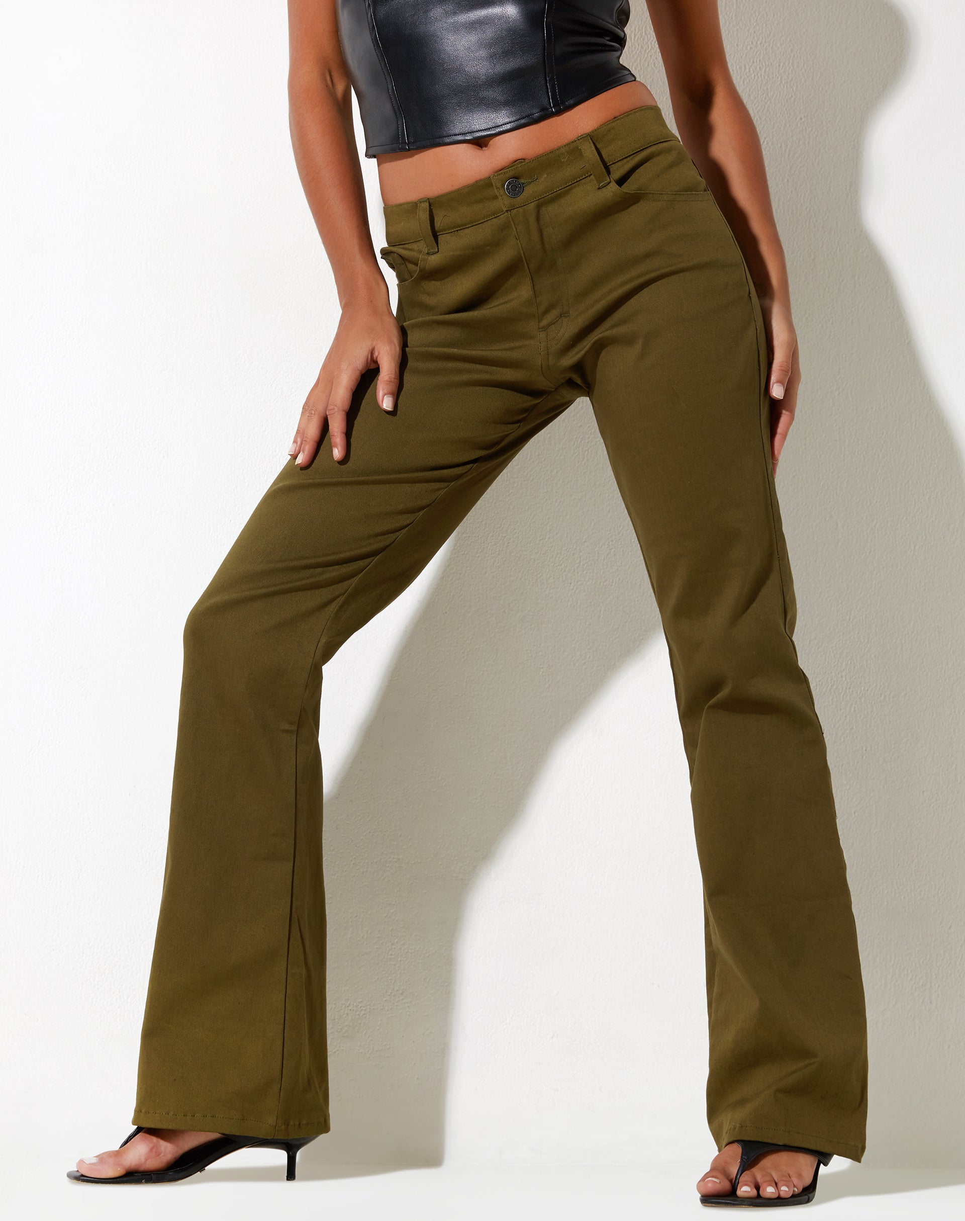 Abbildung der Jopan Hose in Twill Dark Olive