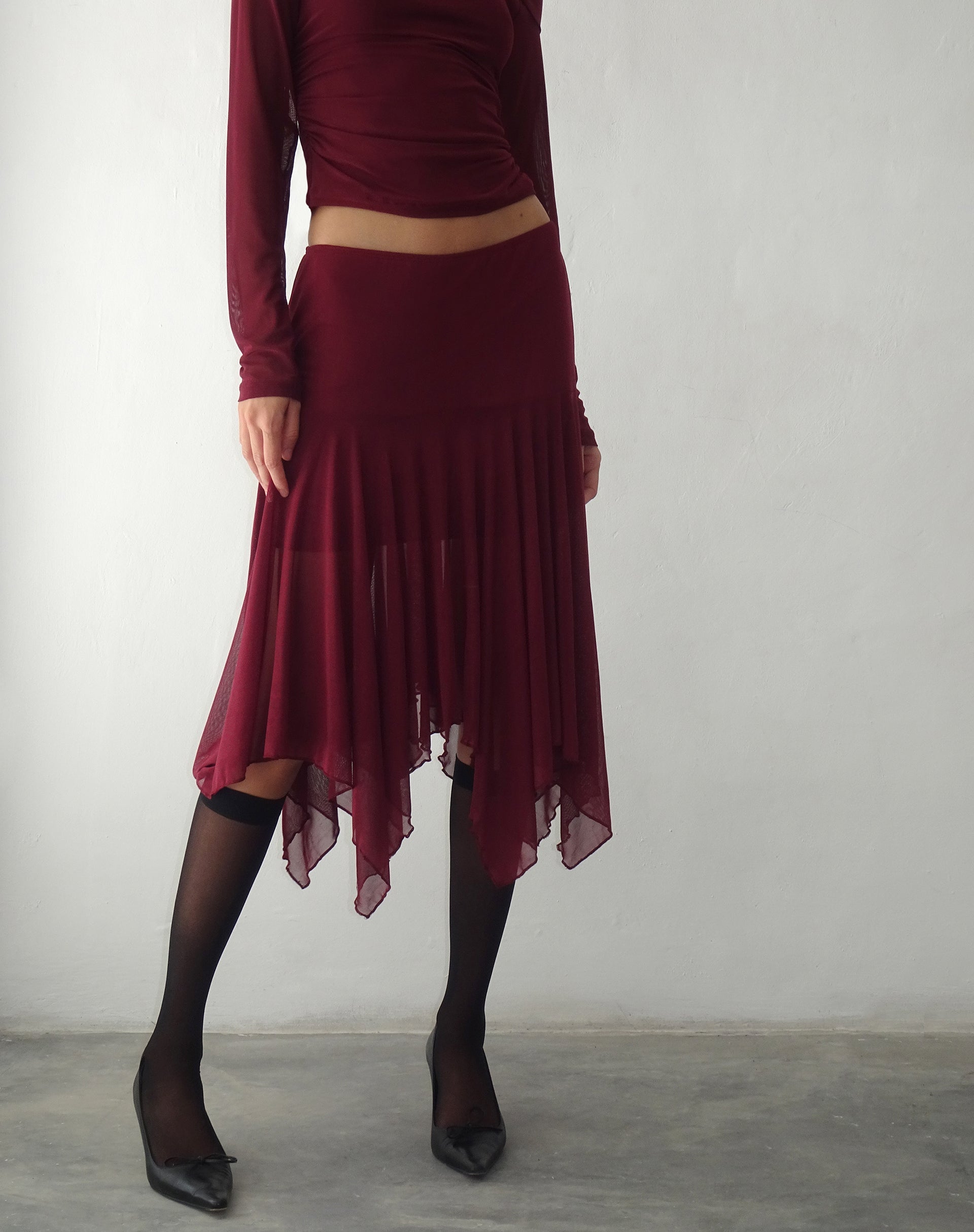 Image of Jovali Midirock mit niedriger Taille aus Mesh Maroon