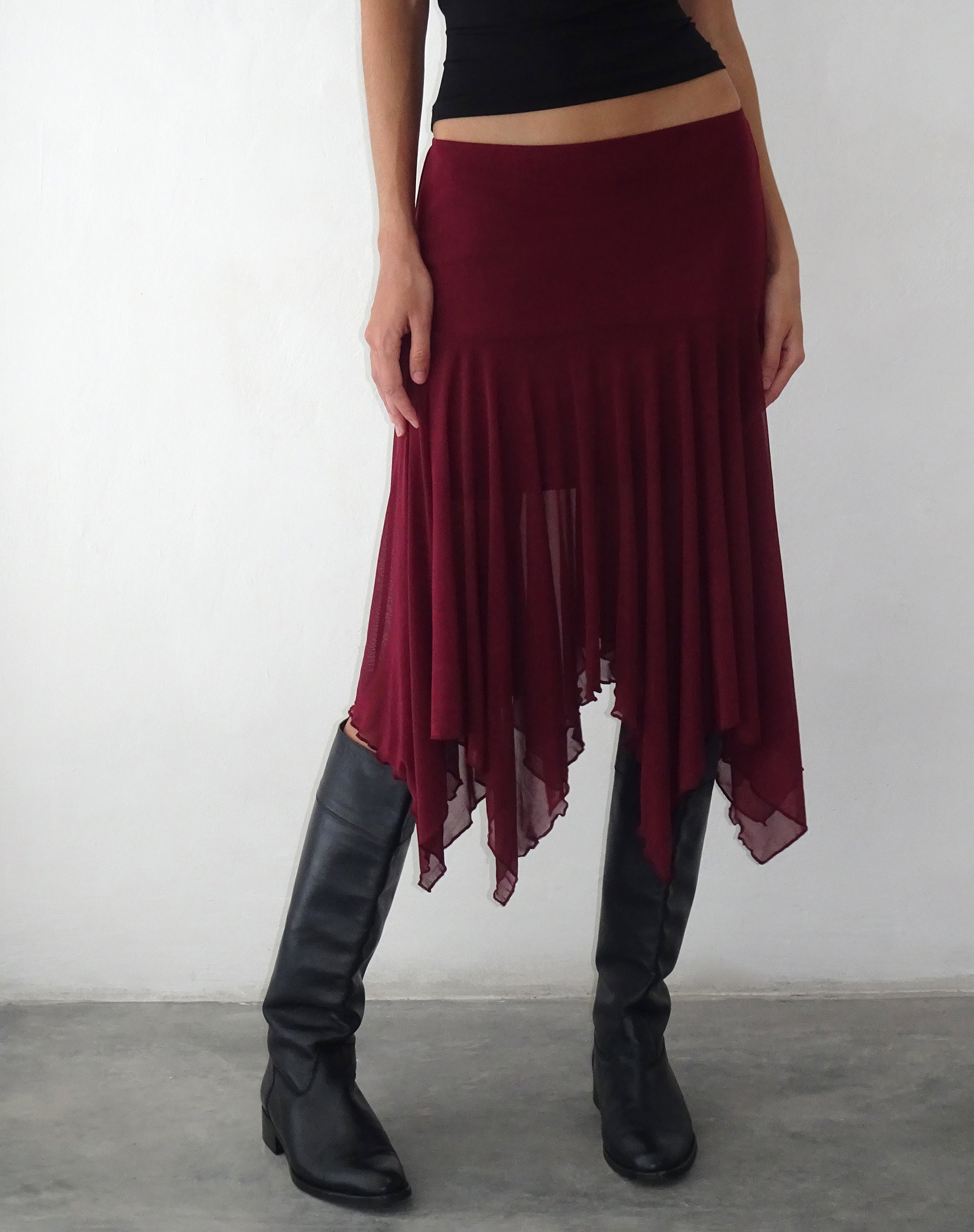 Image of Jovali Midirock mit niedriger Taille aus Mesh Maroon