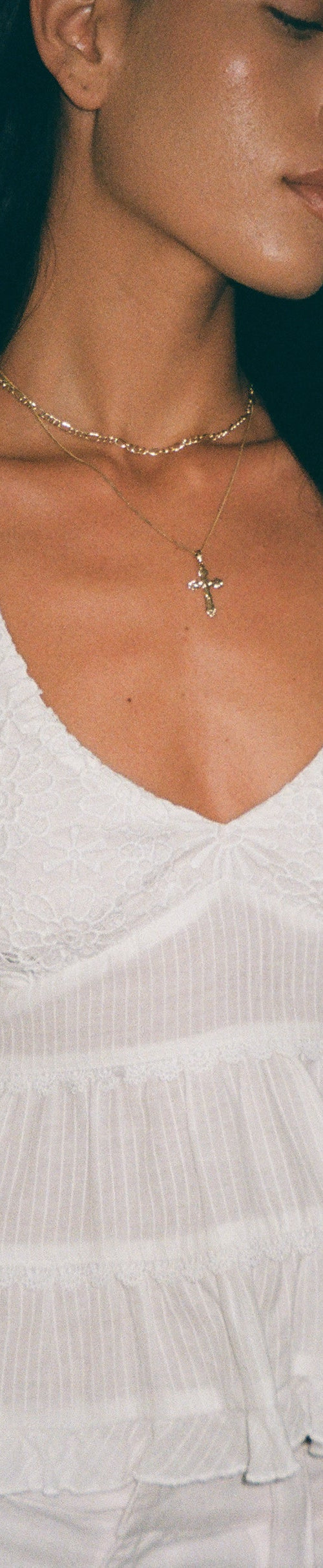 Image of Juanita Rüschen-Halstuch-Top in Häkeloptik Weiß