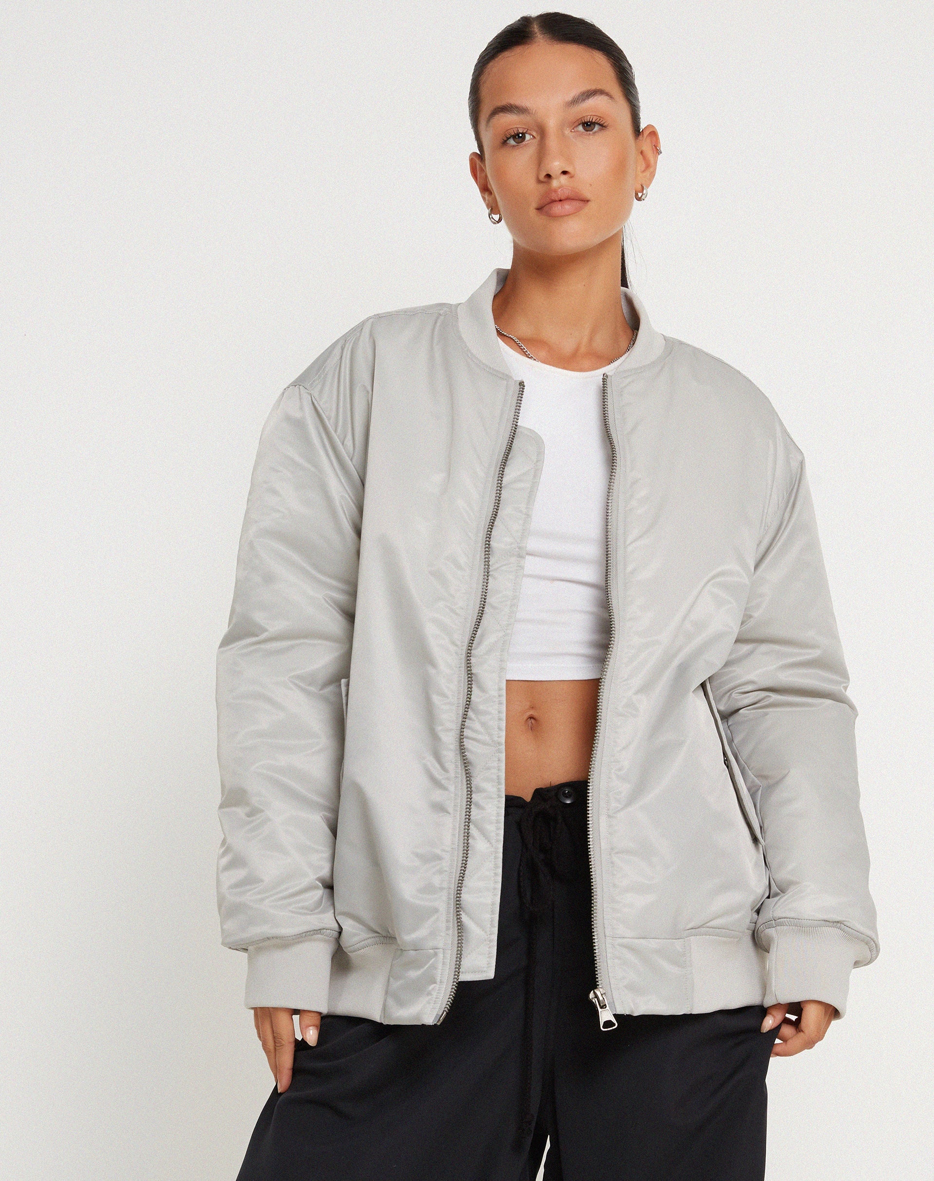 Abbildung der Junpyo Jacke in Glacier Grey