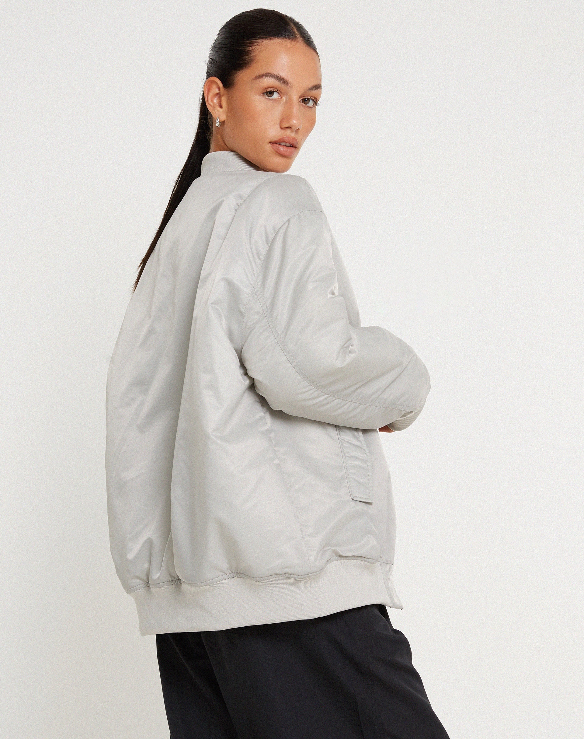 Abbildung der Junpyo Jacke in Glacier Grey