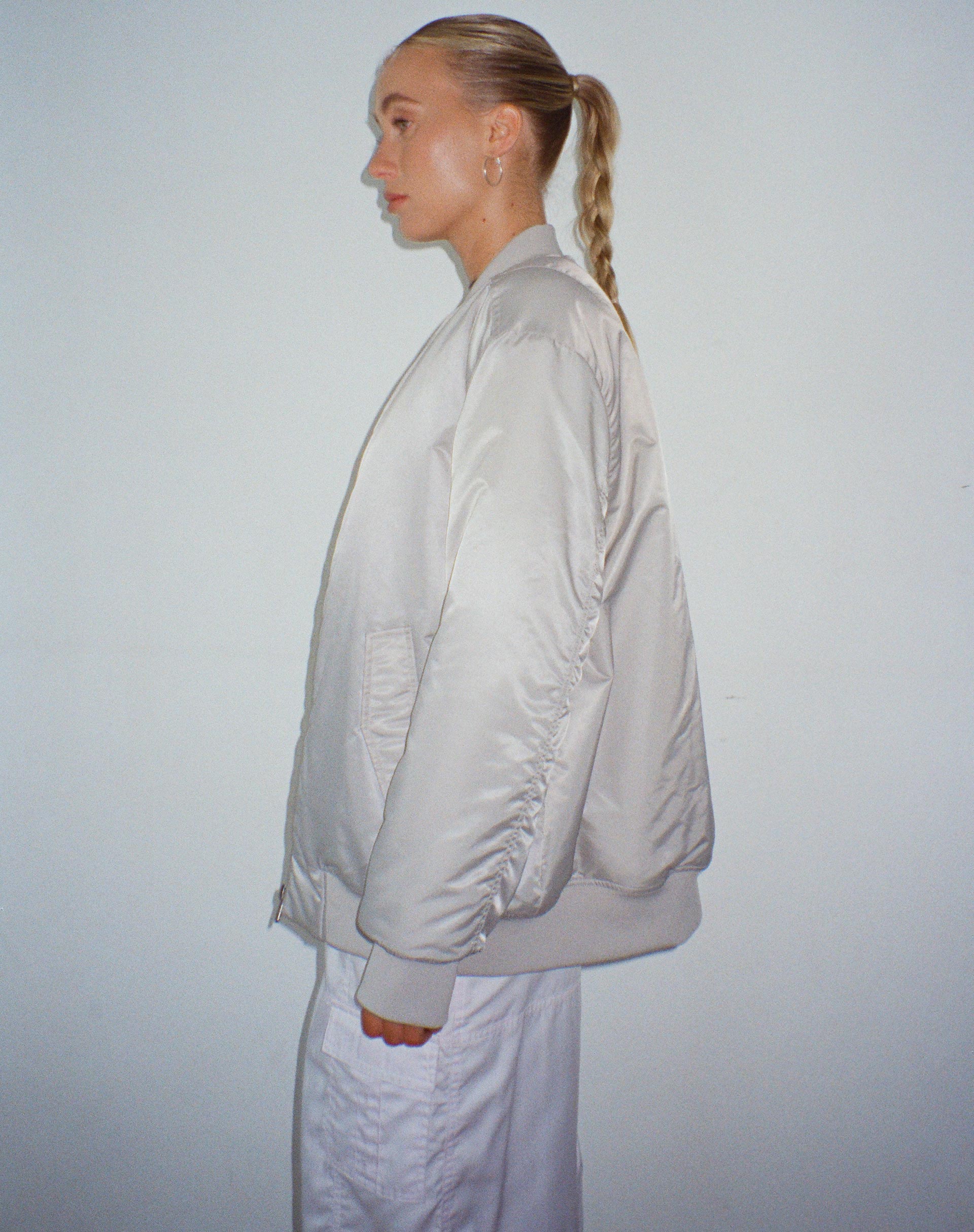Abbildung der Junpyo Jacke in Glacier Grey