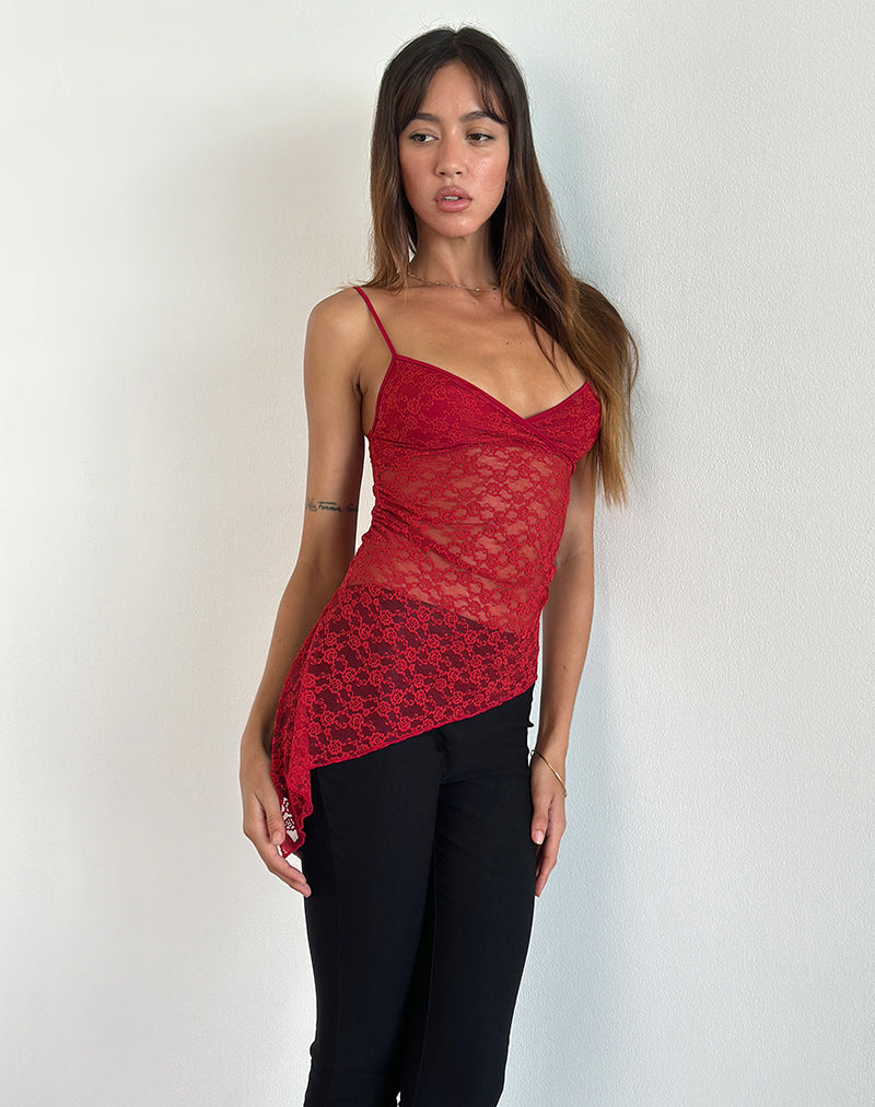 Kacha Asymmetrisches Cami-Top aus roter Mari-Spitze