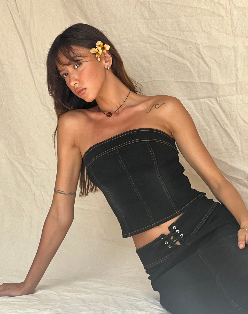 Kaiha Denim Bandeau-Korsett-Top in schwarzer Waschung